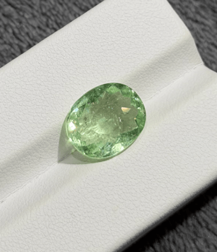 Luxury Promise 5.73ct Neon-green Paraiba (from Mozambique) with cert THAI0153