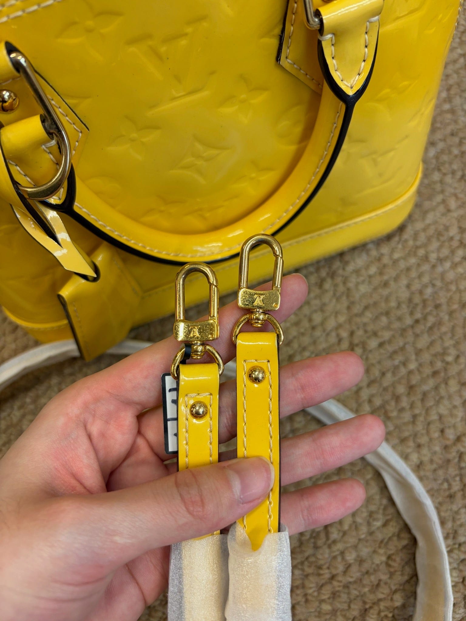 Luxury Promise Louis Vuitton Alma BB Yellow Patent Leather