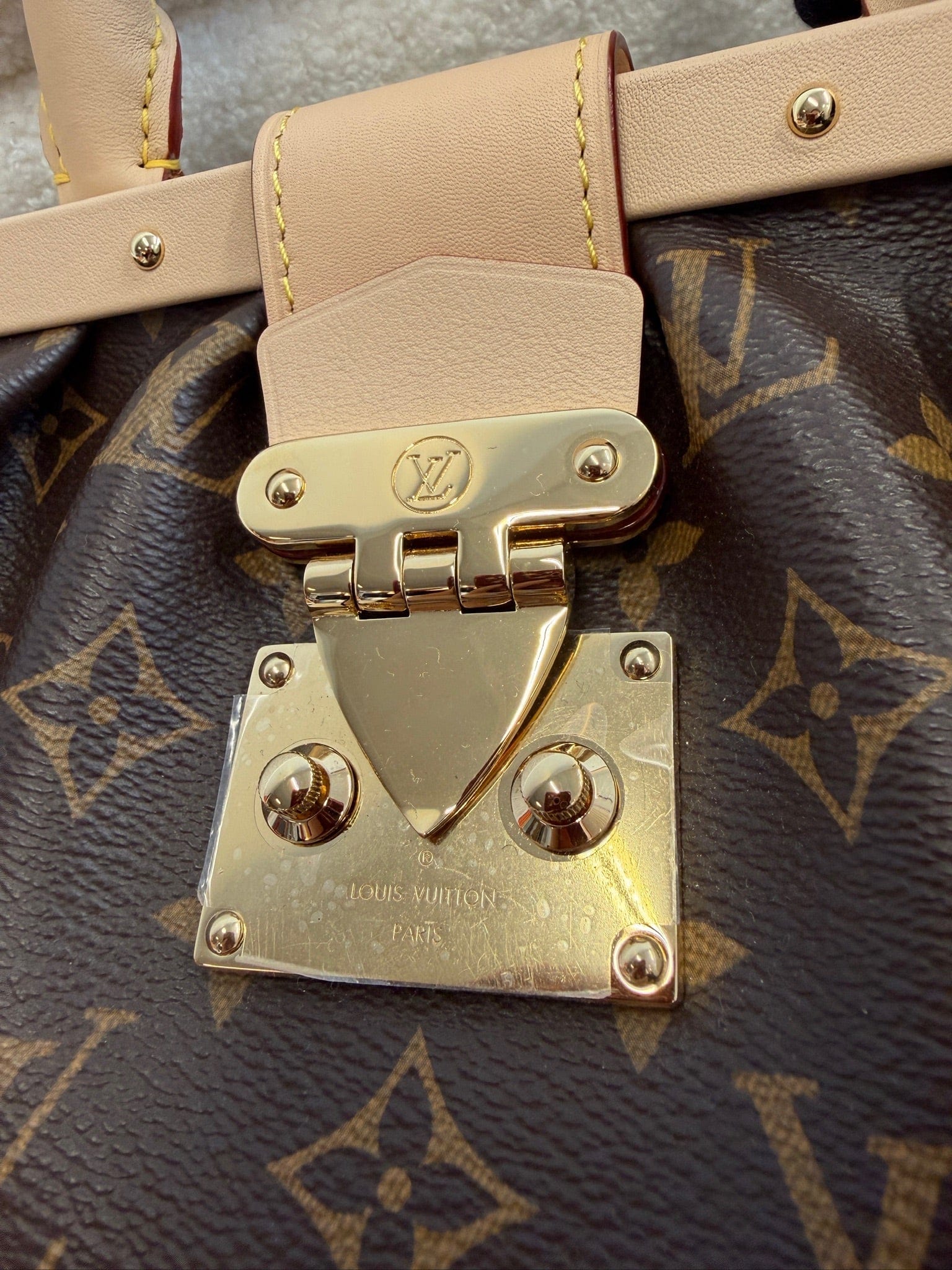 Luxury Promise Louis Vuitton Clutch Monogram in Coated Canvas with Gold-tone