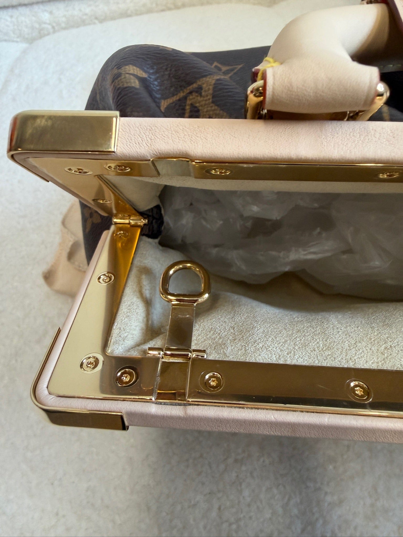Luxury Promise Louis Vuitton Clutch Monogram in Coated Canvas with Gold-tone