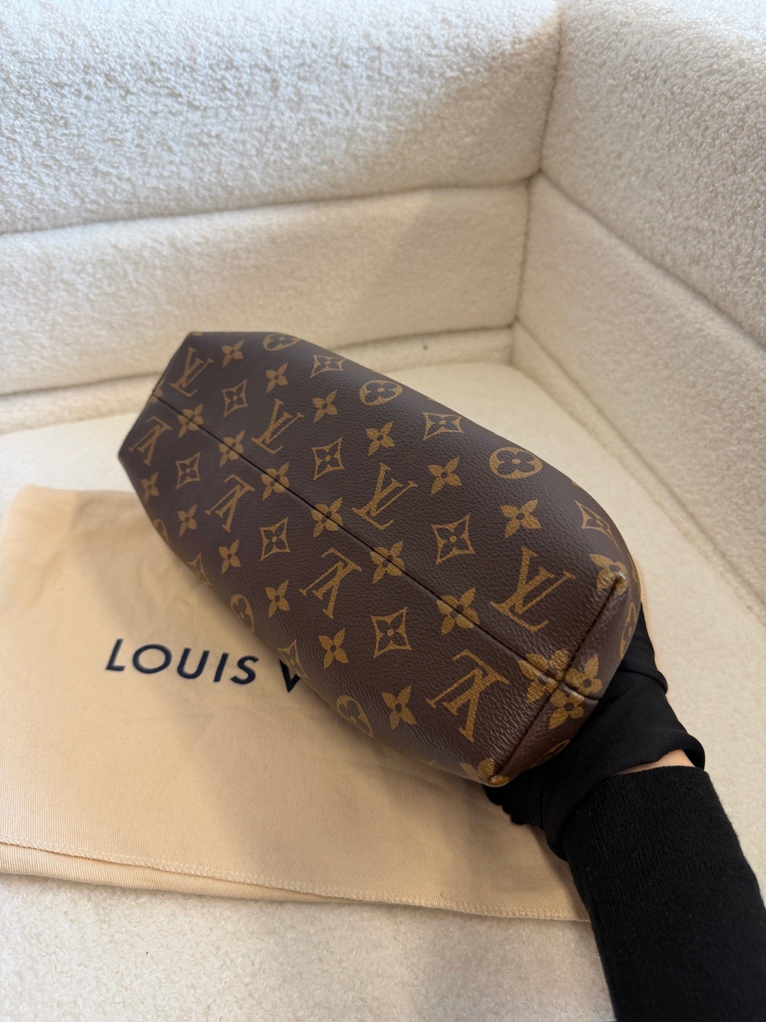 Luxury Promise Louis Vuitton Clutch Monogram in Coated Canvas with Gold-tone