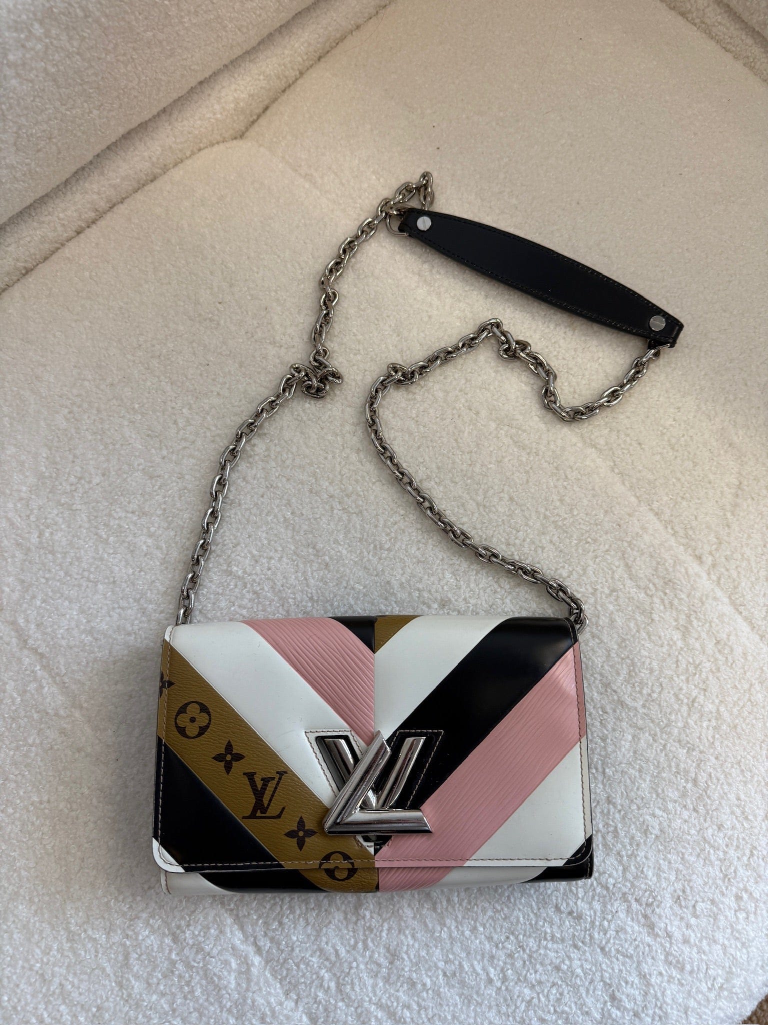 LUXURY PROMISE Louis Vuitton Twist PM Shoulder Bag
