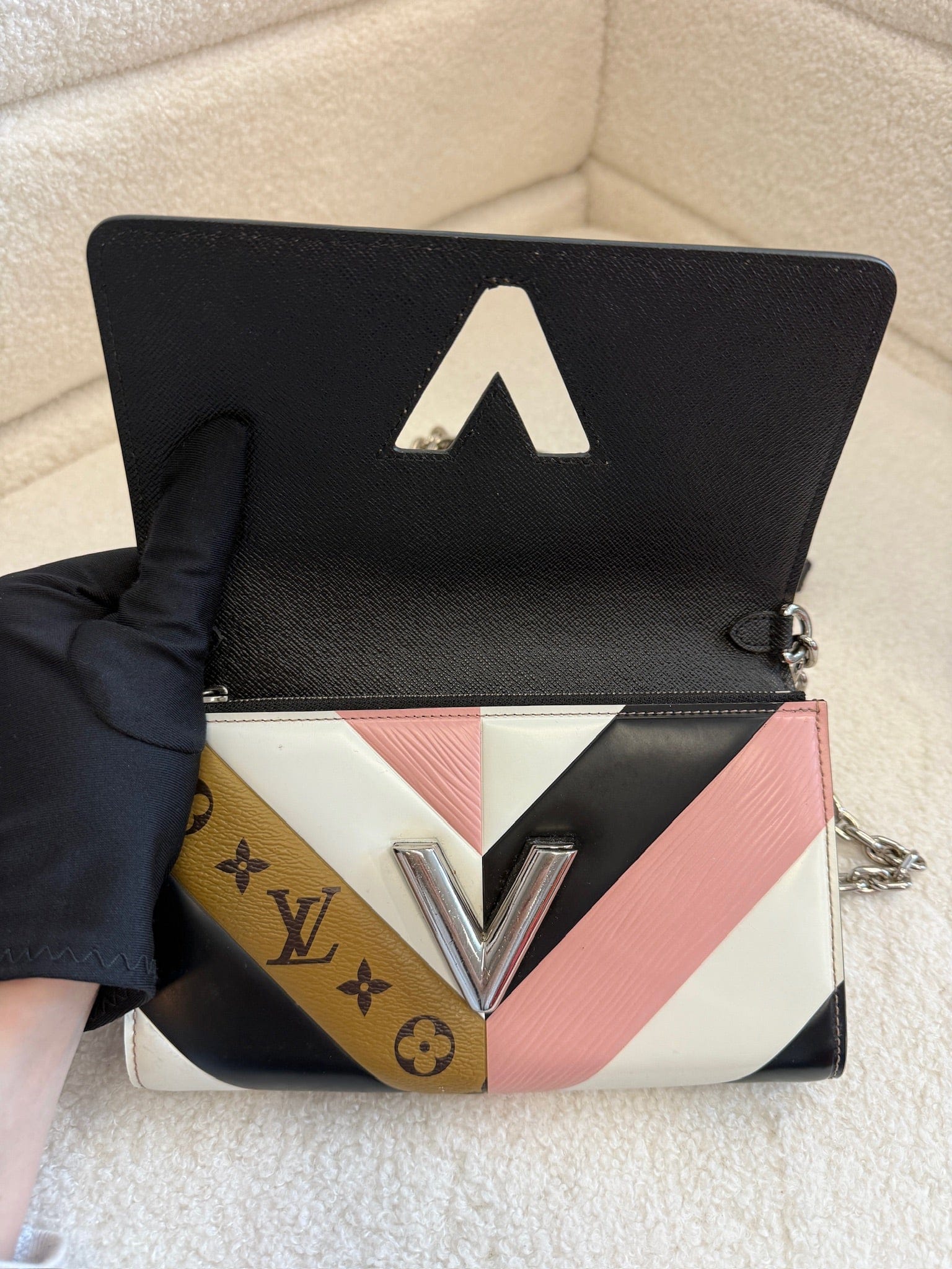 LUXURY PROMISE Louis Vuitton Twist PM Shoulder Bag