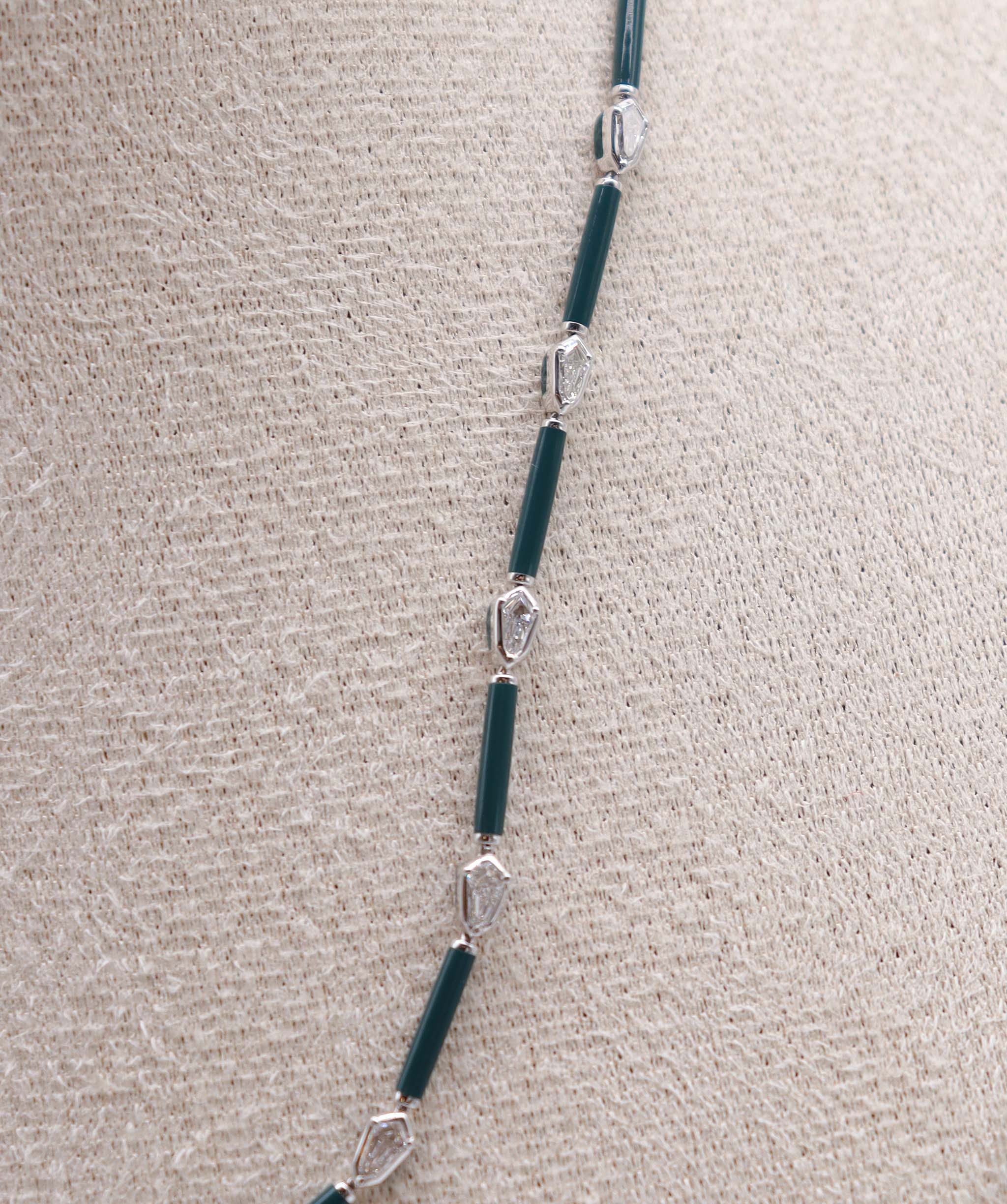 Luxury Promise NECKLACE GOLD WT 11.340 DIA WT 1.900 GEM WT 11.720 NV-NK11