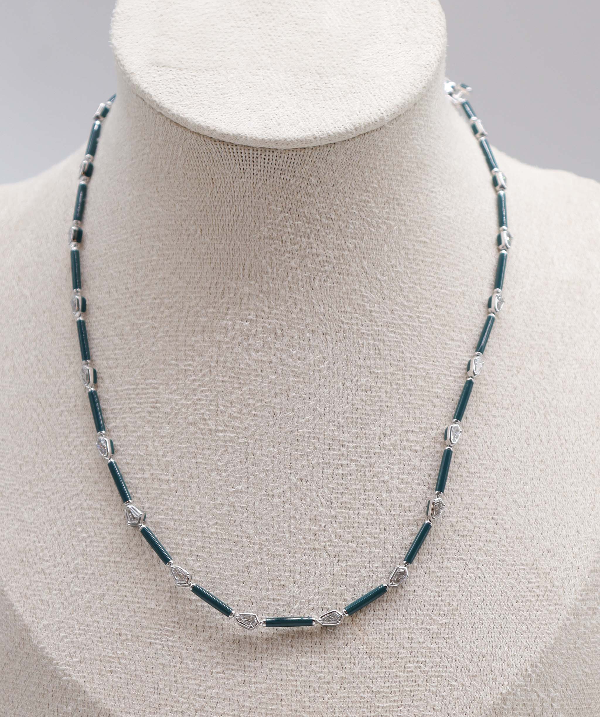 Luxury Promise NECKLACE GOLD WT 11.340 DIA WT 1.900 GEM WT 11.720 NV-NK11