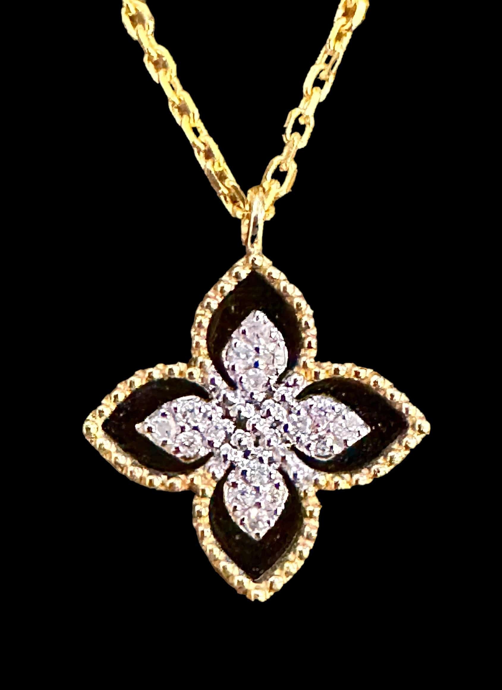 Natural White and Yellow Diamonds set in Gold Pendant Necklace