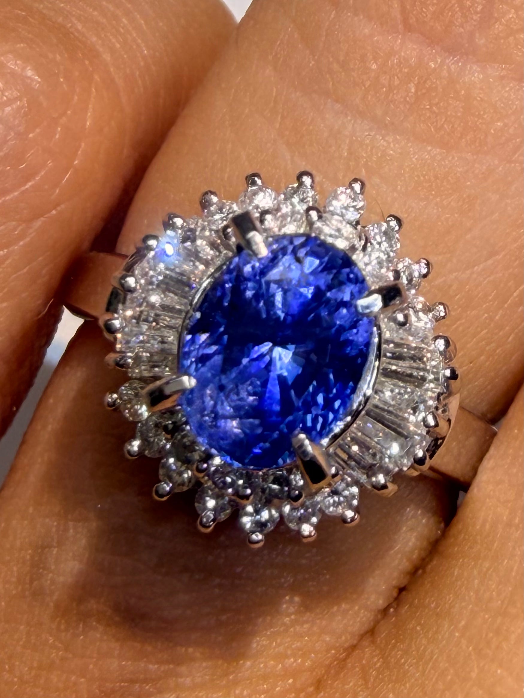Luxury Promise NH Sri Lanka Sapphire in Pt900 / S2.08ct / D0.59ct (5.75us) 5195 JJC0515