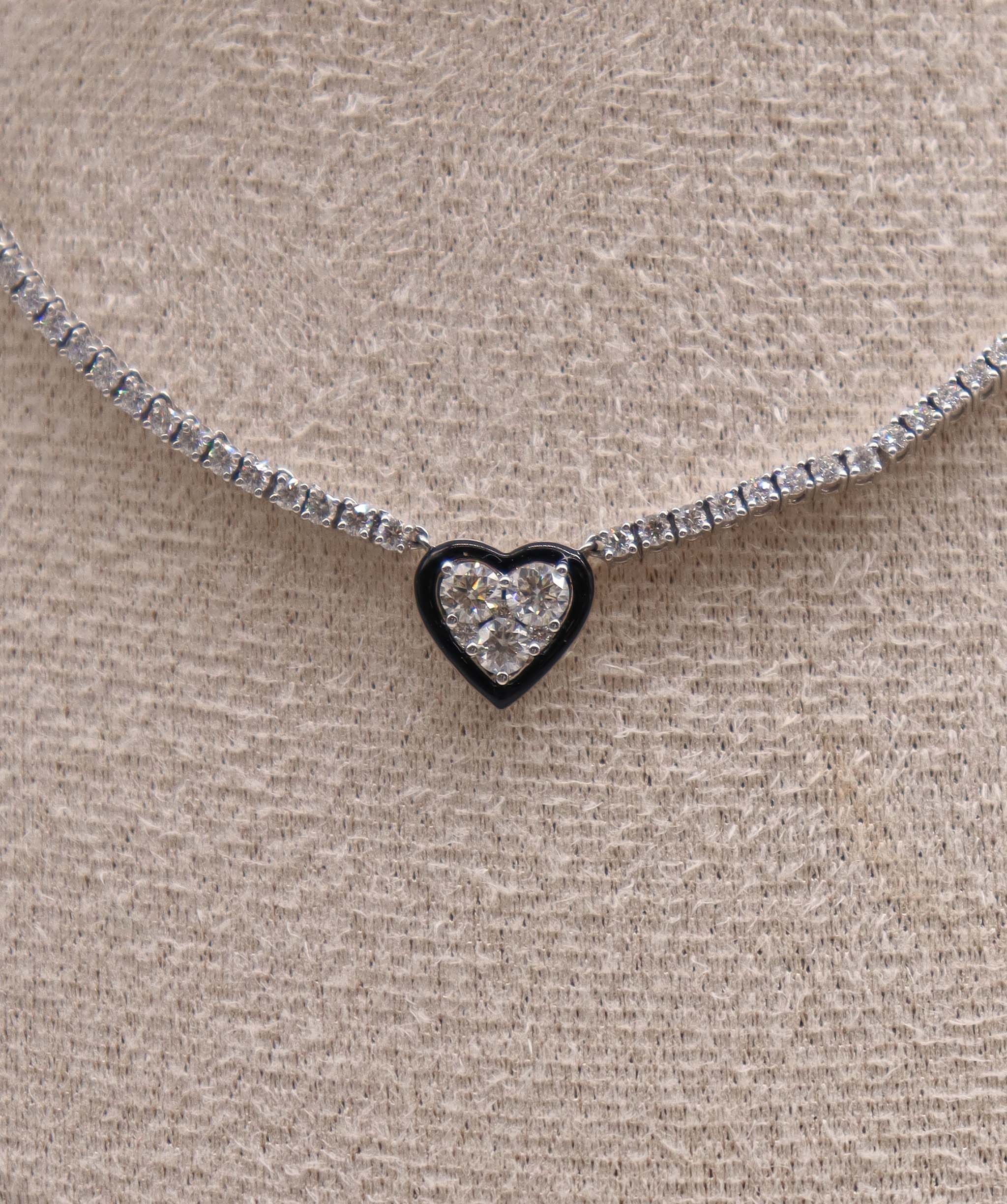 Luxury Promise PENDENT GOLD WT 11.19 DIA WT 2.77