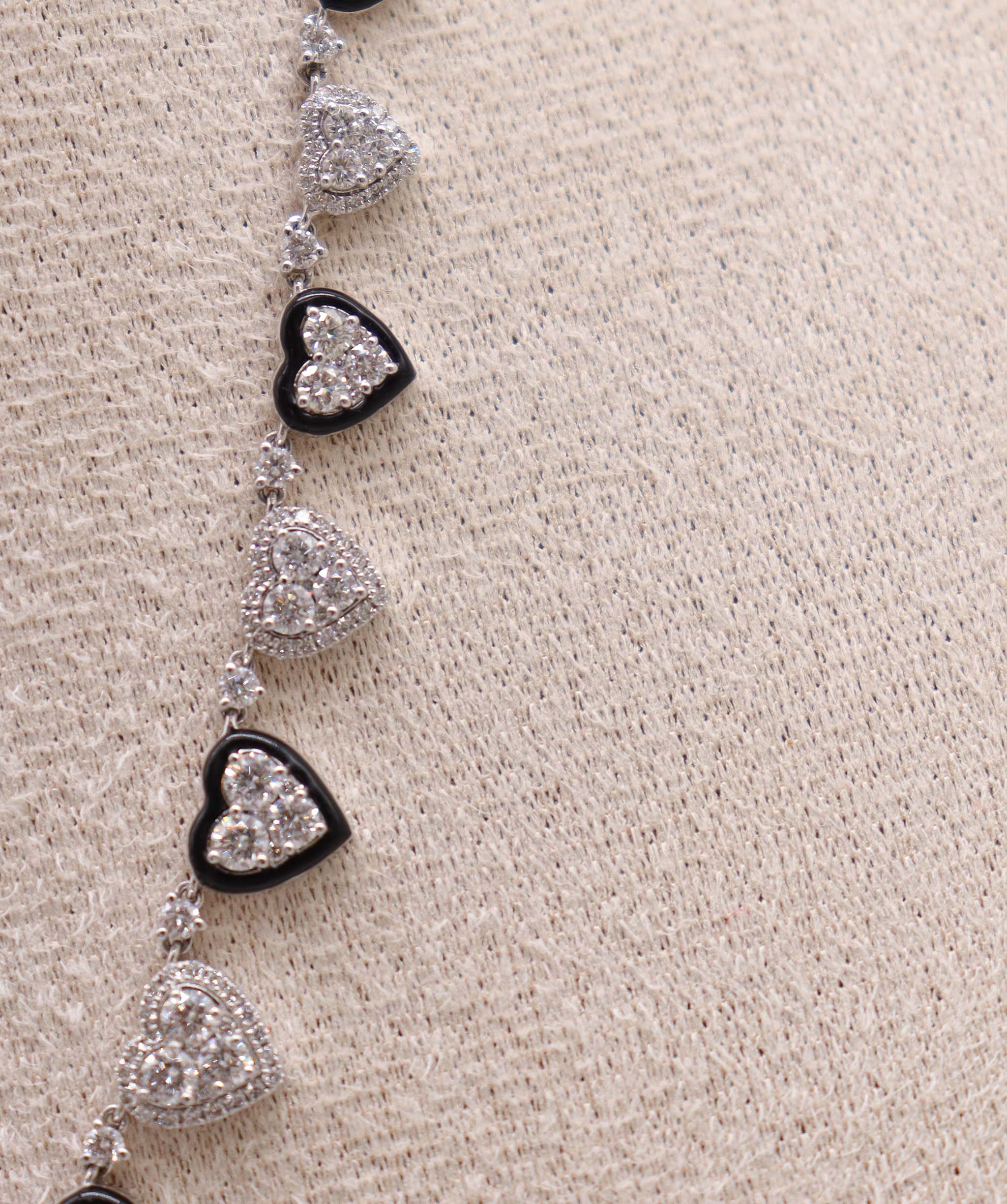 Luxury Promise PENDENT GOLD WT 15.77 DIA WT 5.09