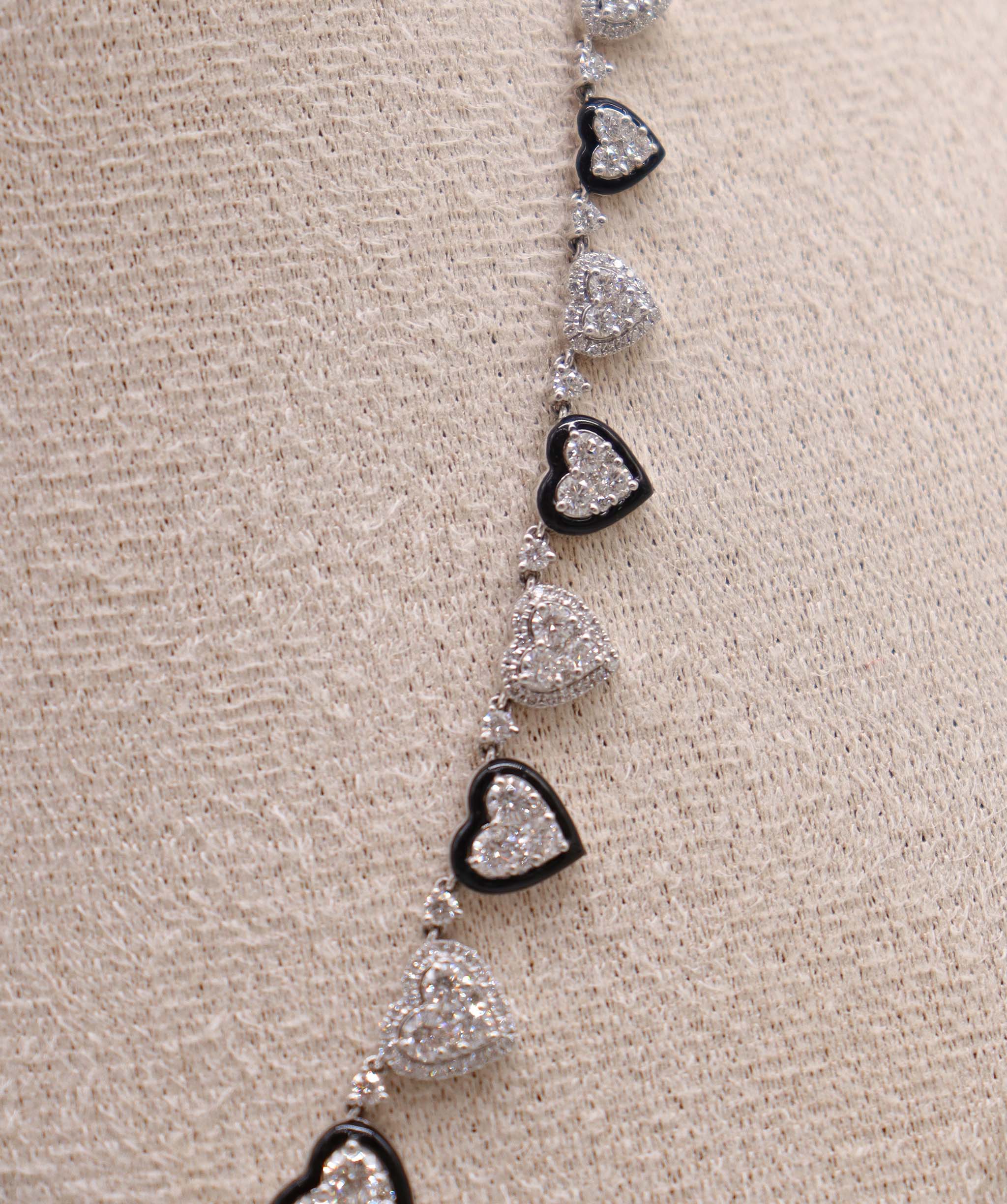 Luxury Promise PENDENT GOLD WT 16.43 DIA WT 4.97