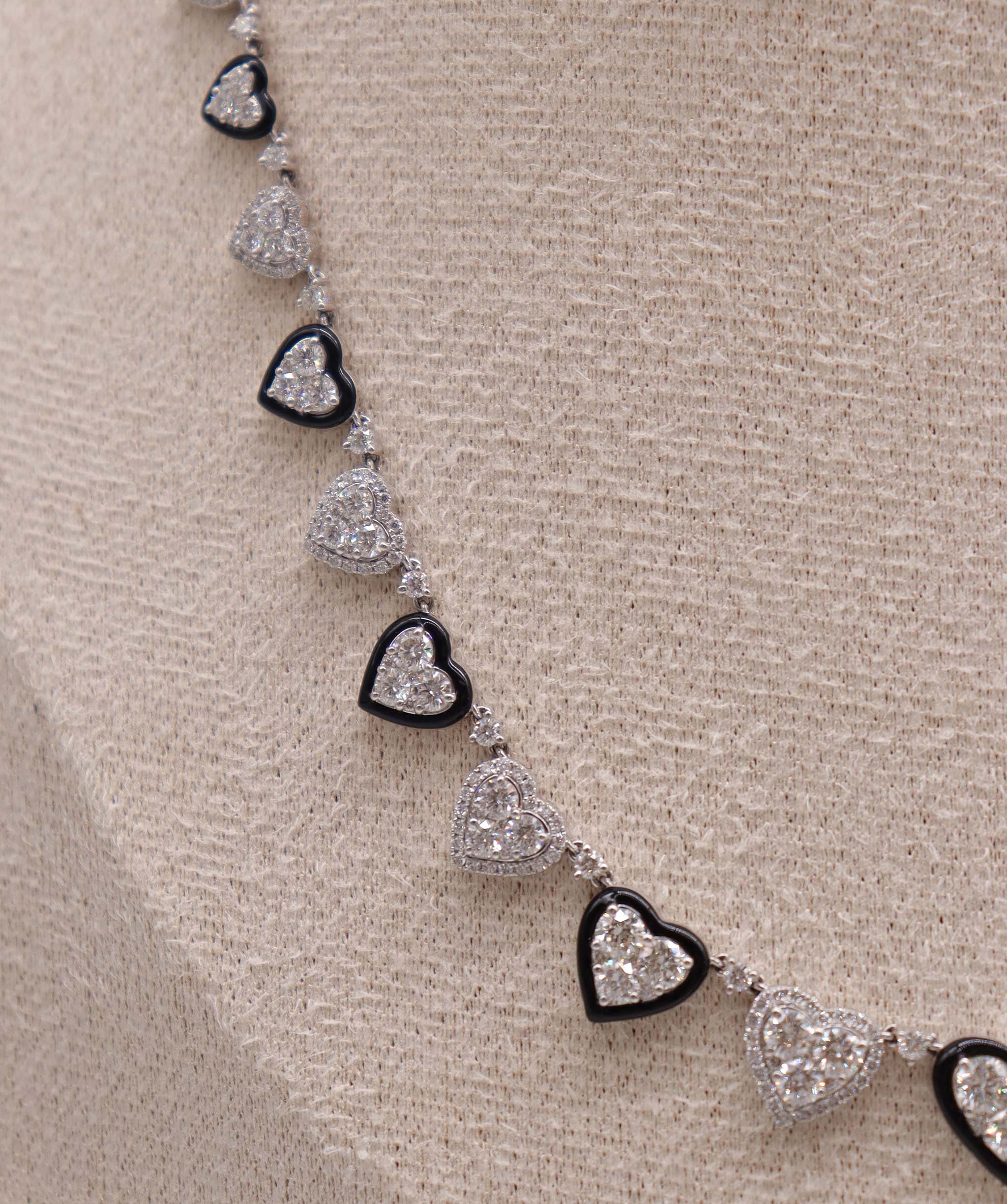 Luxury Promise PENDENT GOLD WT 16.43 DIA WT 4.97