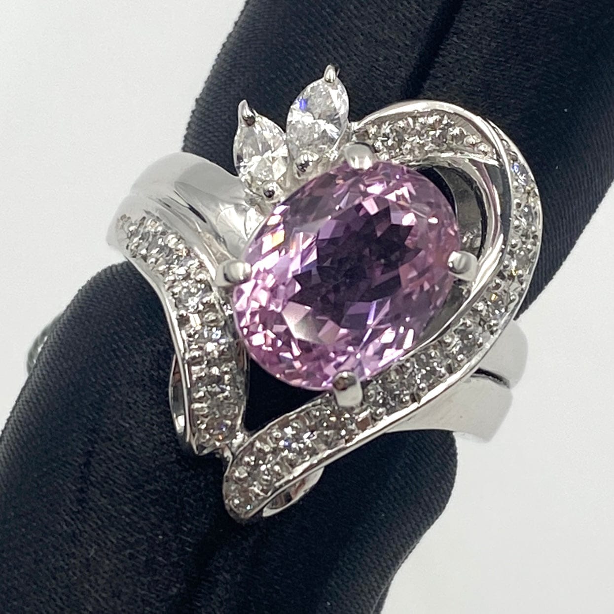LUXURY PROMISE Pt900 Kunzite Ring KZ4.3 D0.56 13.5g 50335 US6.25