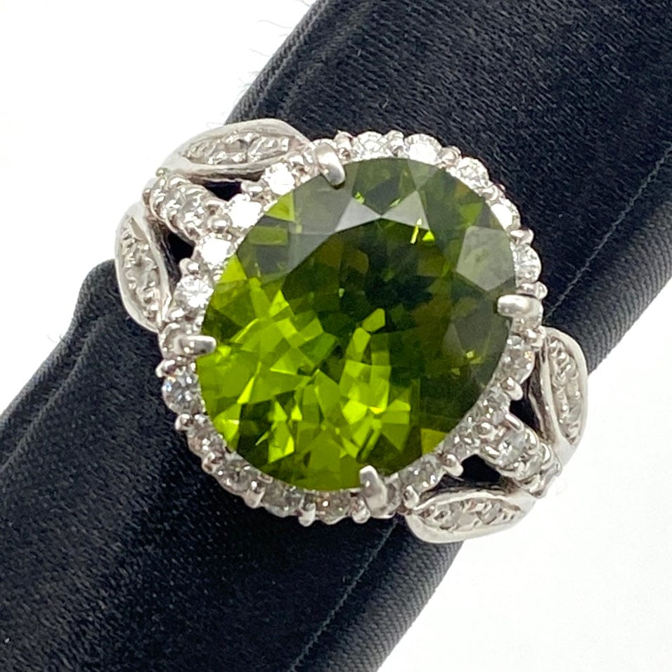 LUXURY PROMISE Pt900 Peridot Ring PE6.46 D0.65 11.2 NGL 51658 US6.25