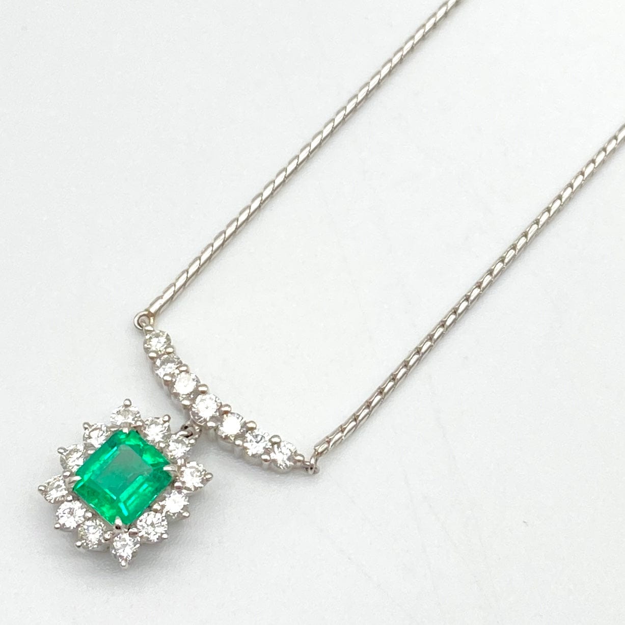 LUXURY PROMISE Pt900/Pt850 Emerald Necklace E1.50 D1.32 13.1 GRJ 48659
