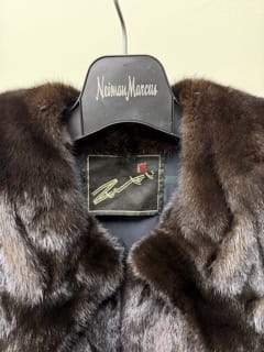Luxury Promise Ranch Mink Short Coat With Large Pleated Collar - Dark Brown GM16041901385