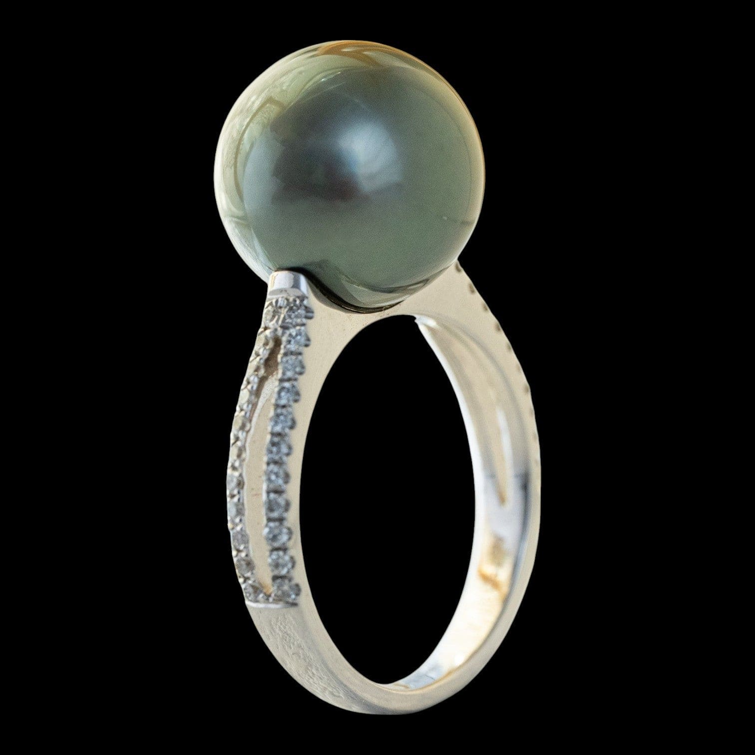 Luxury Promise 12.1mm Tahitian Black Pearl & 0.264 Diamond Ring set in 18K White Gold