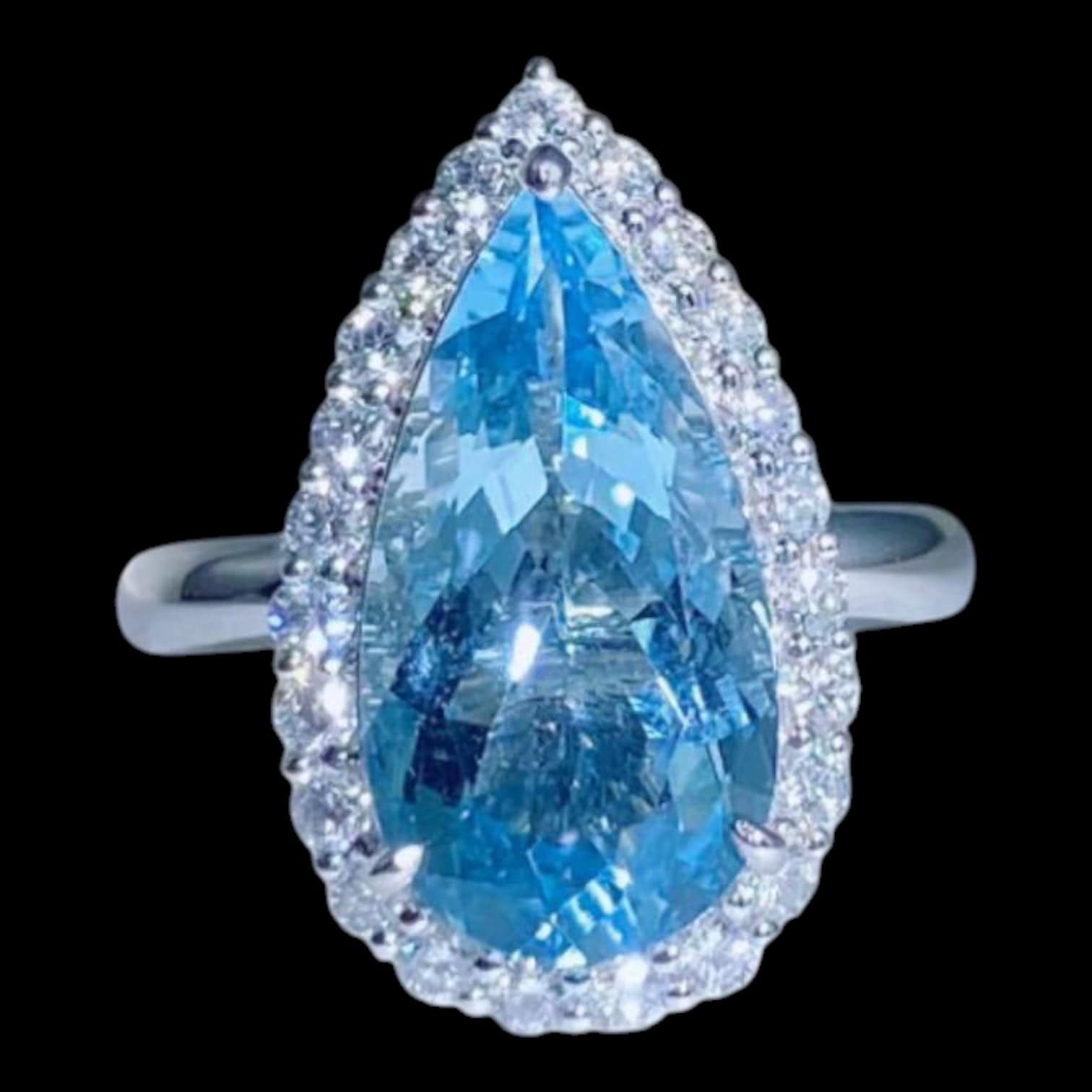 Luxury Promise 4.57ct "Santa Maria" Aquamarine with 0.70ct Natural White Diamonds set in 18K White Gold