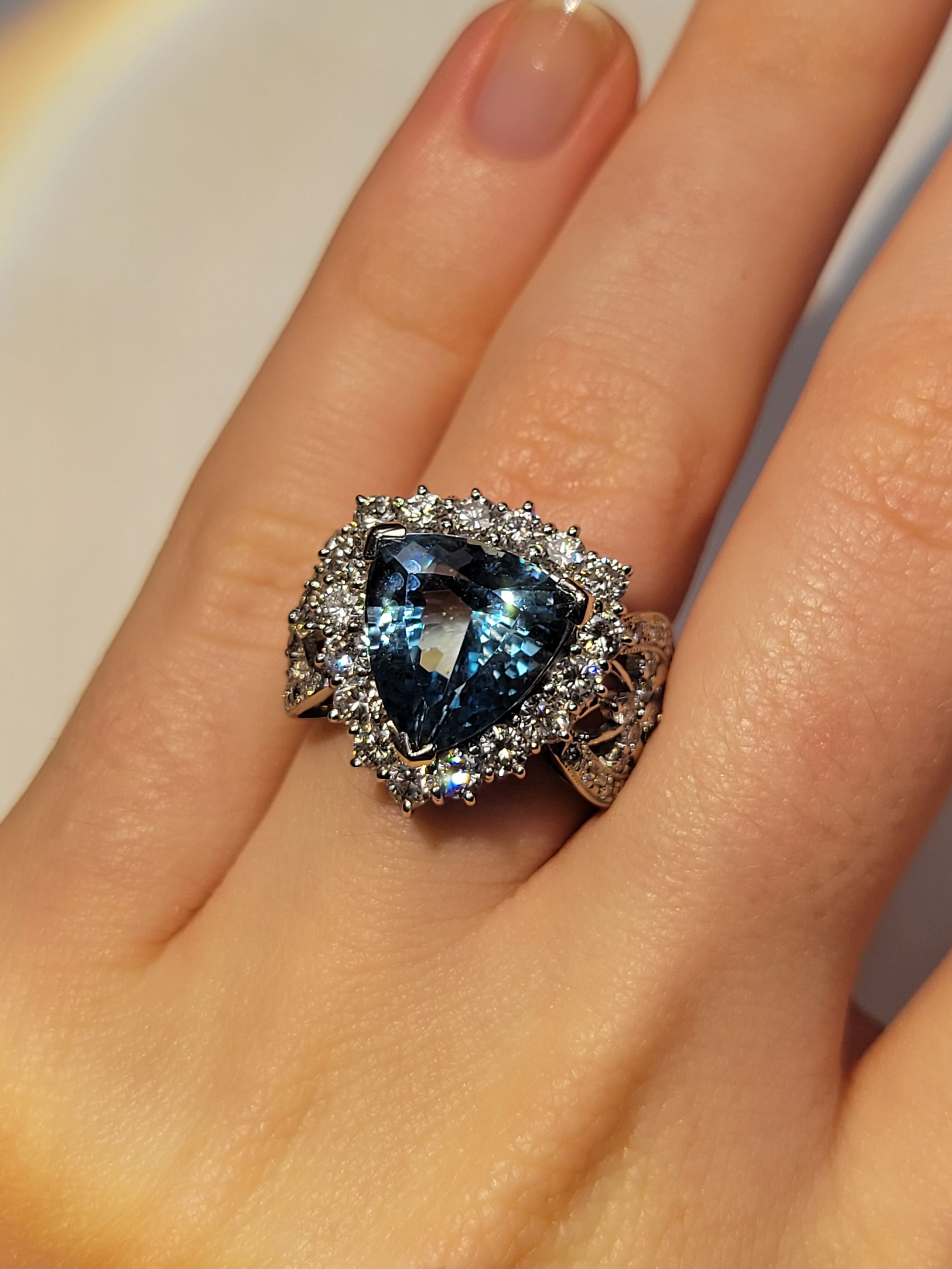 Luxury Promise Santa Maria Aquamarine Ring in Pt900 / AQ4.56ct / D1.833ct (5.75us) 3158 JJC0558