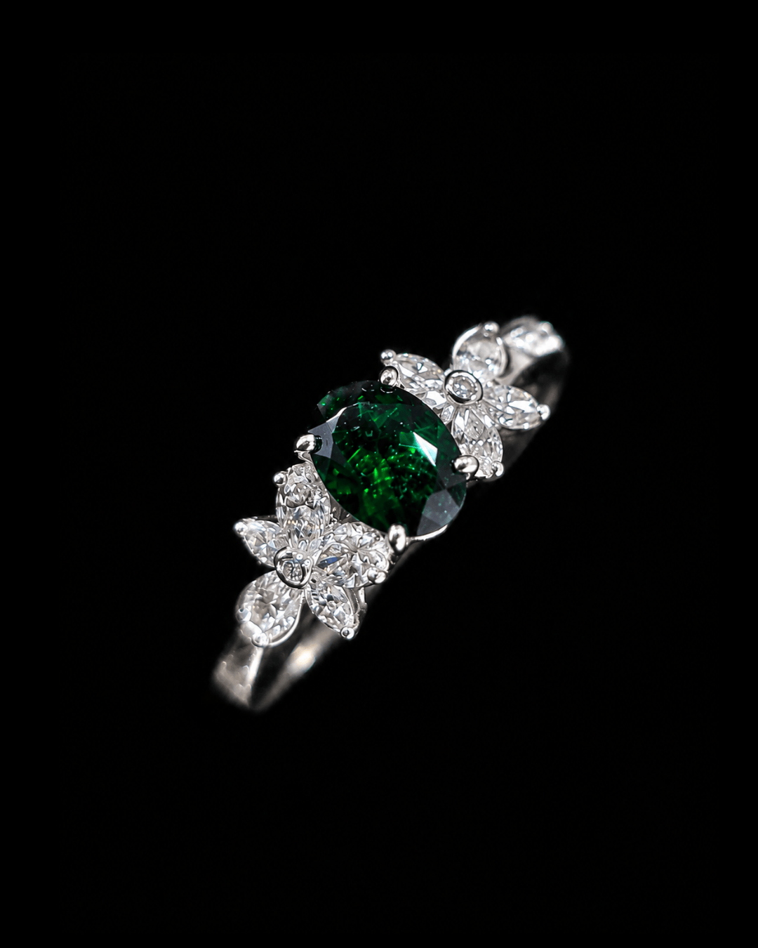 Luxury Promise Tsavorite Ring in Pt900 / T0.94ct / D0.78ct 8661 JJC0713