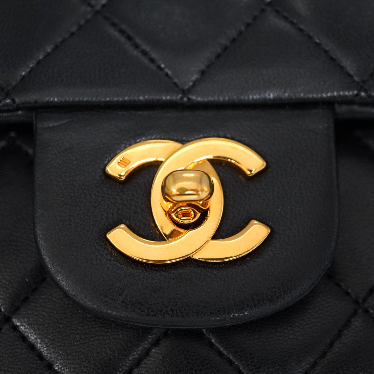 LUXURY PROMISE VINTAGE CHANEL CLASSIC FLAP MEDIUM CHAIN SHOULDER BAG BLACK LAMB SKIN GOLD HARDWARE 90340139