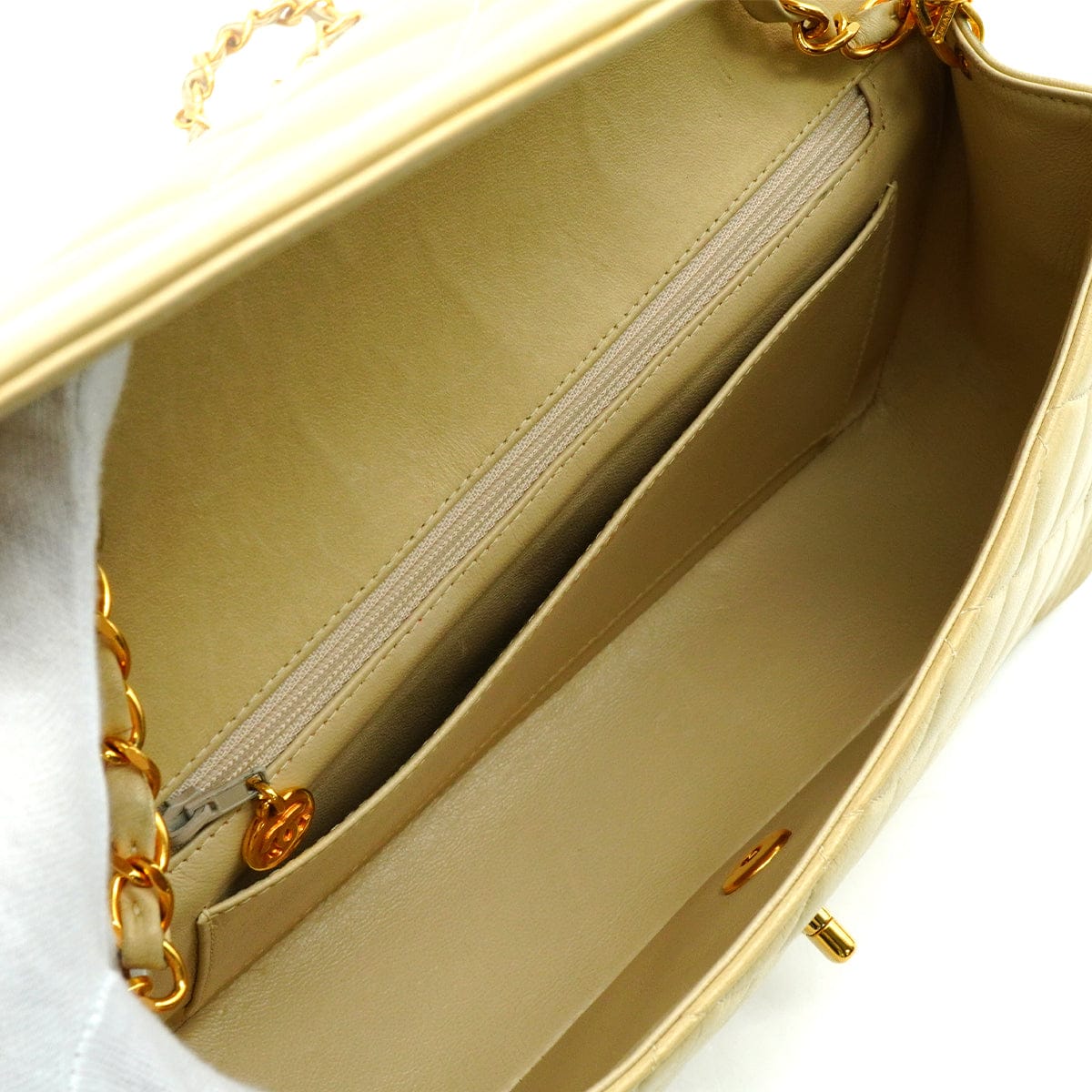 LUXURY PROMISE VINTAGE CHANEL DIANA MEDIUM CHAIN SHOULDER BAG BEIGE LAMB SKIN GOLD HARDWARE 90341864