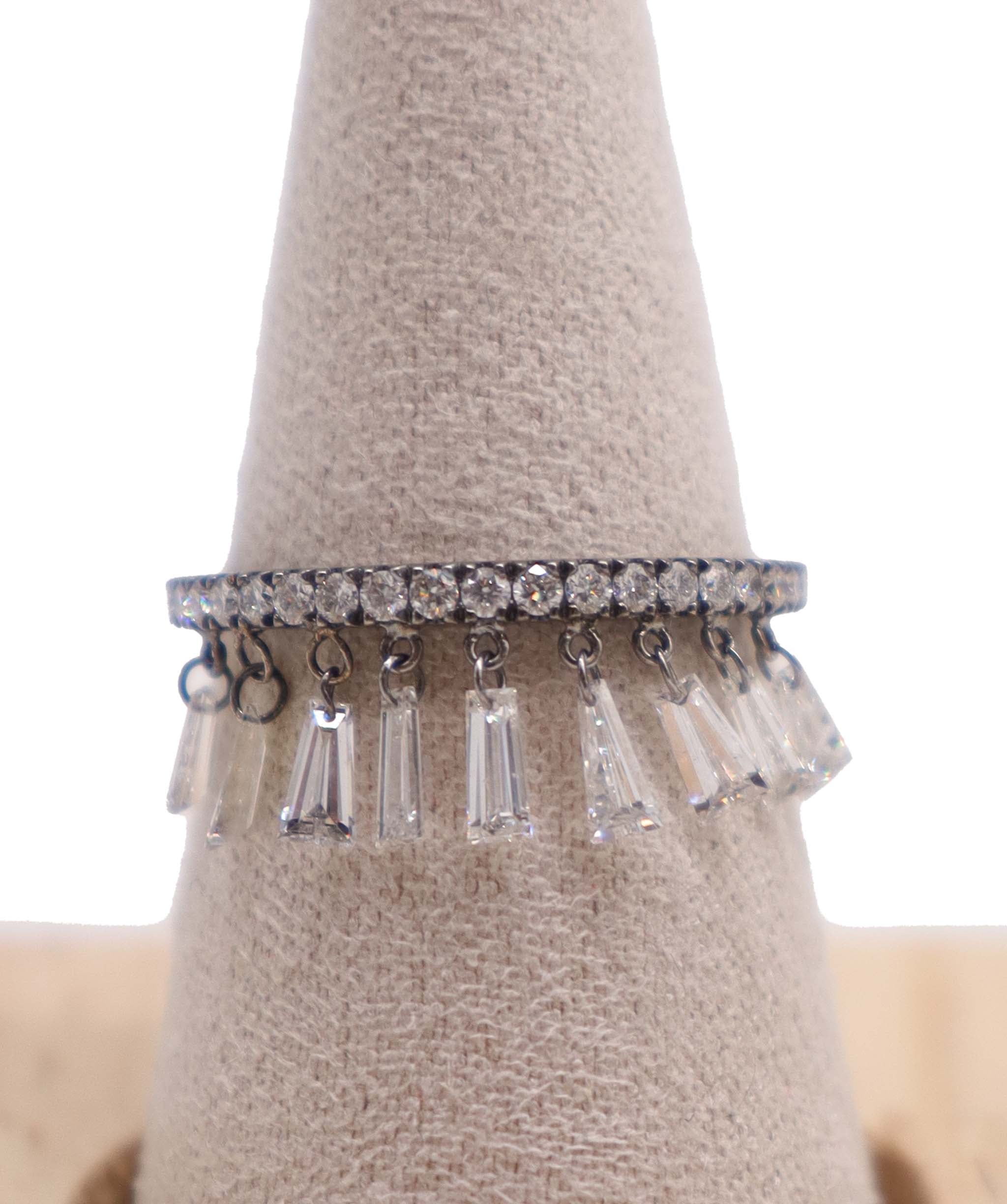 Luxury Promise WHITE BAGUETTE SMALL DIAMONDS Black Rhodium R3427