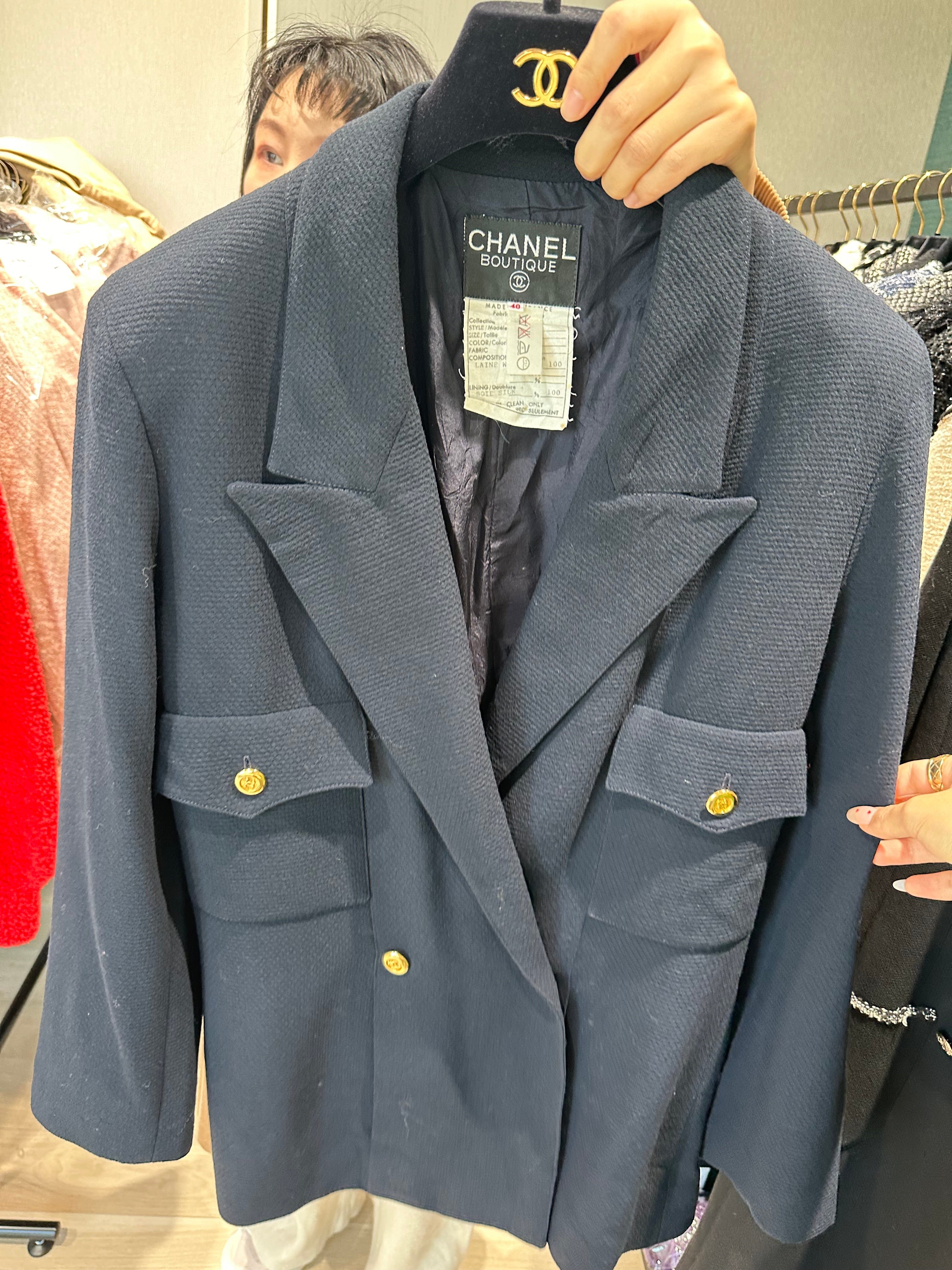 LuxuryPromise CHANEL black blazer size 40 FT18