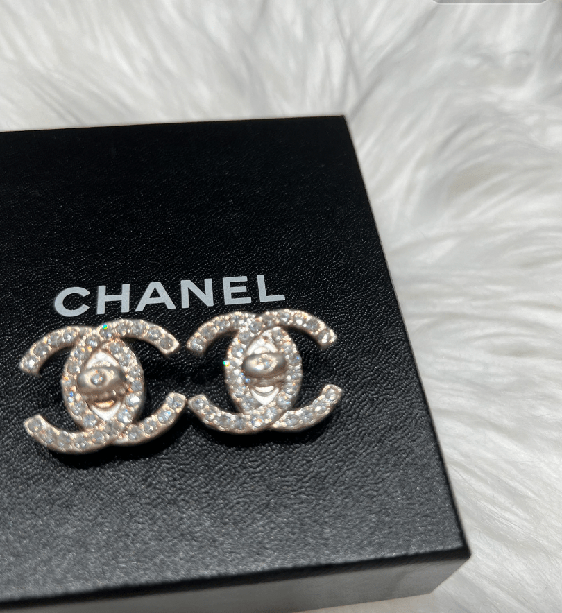 LuxuryPromise CHANEL silver cc turnlock diamonte clip ons FT09