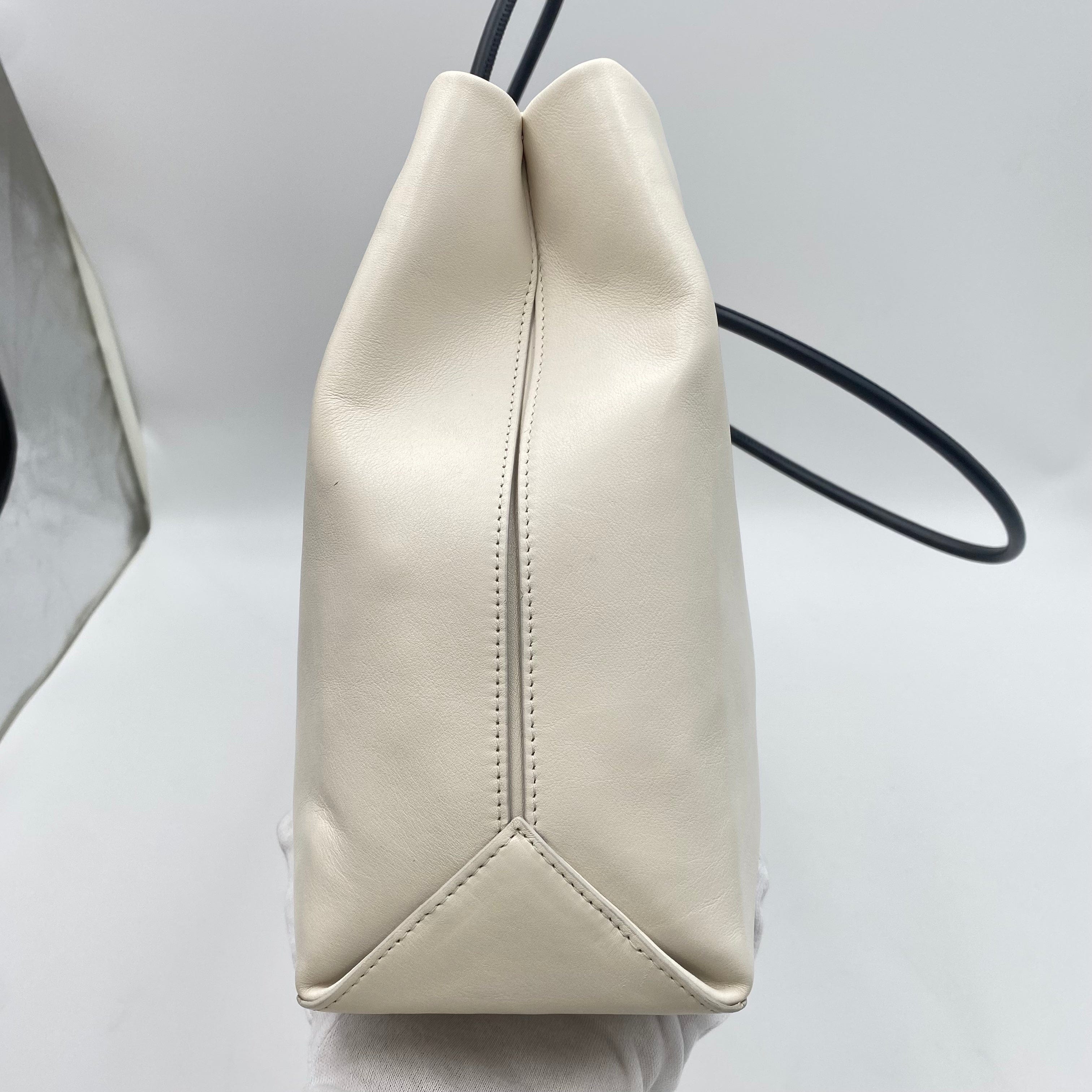 LuxuryPromise CHANEL VINTAGE ESSENTIAL TOTE HAND BAG WHITE CALF SKIN 90198155