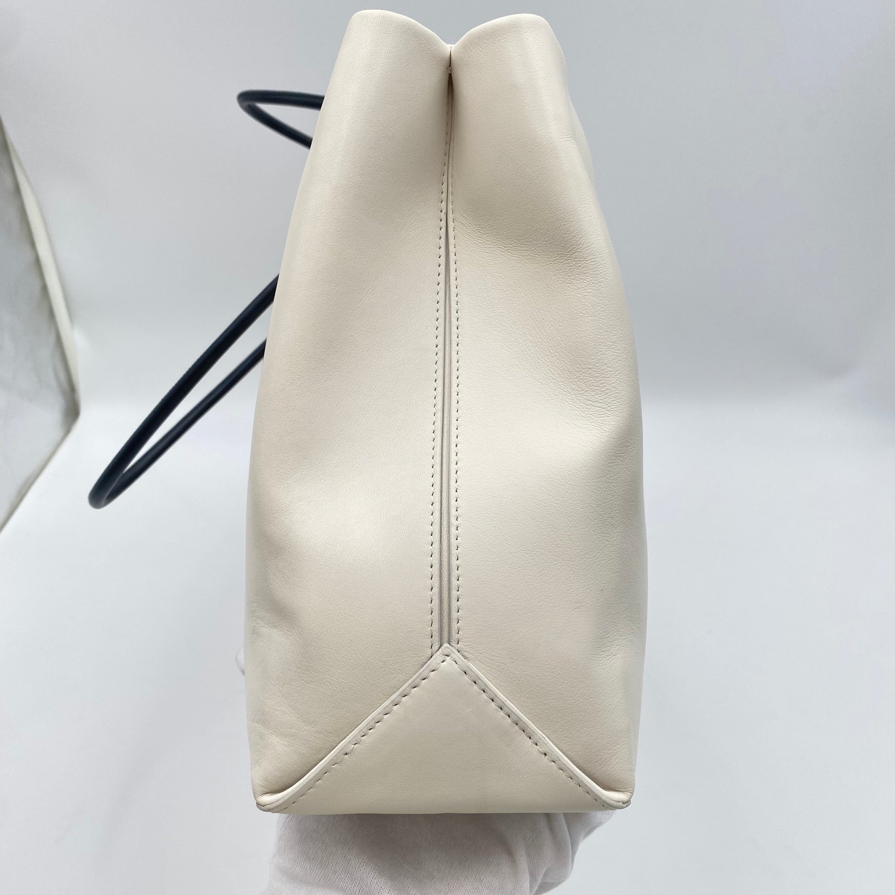 LuxuryPromise CHANEL VINTAGE ESSENTIAL TOTE HAND BAG WHITE CALF SKIN 90198155