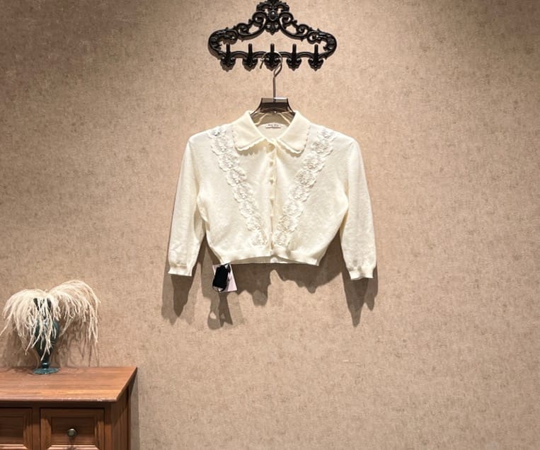 Miu Miu Miu Miu Cream White Lace Pearl Button Cashmere Cardigan / Size 40 / 99% New / 42199 SYCF42199