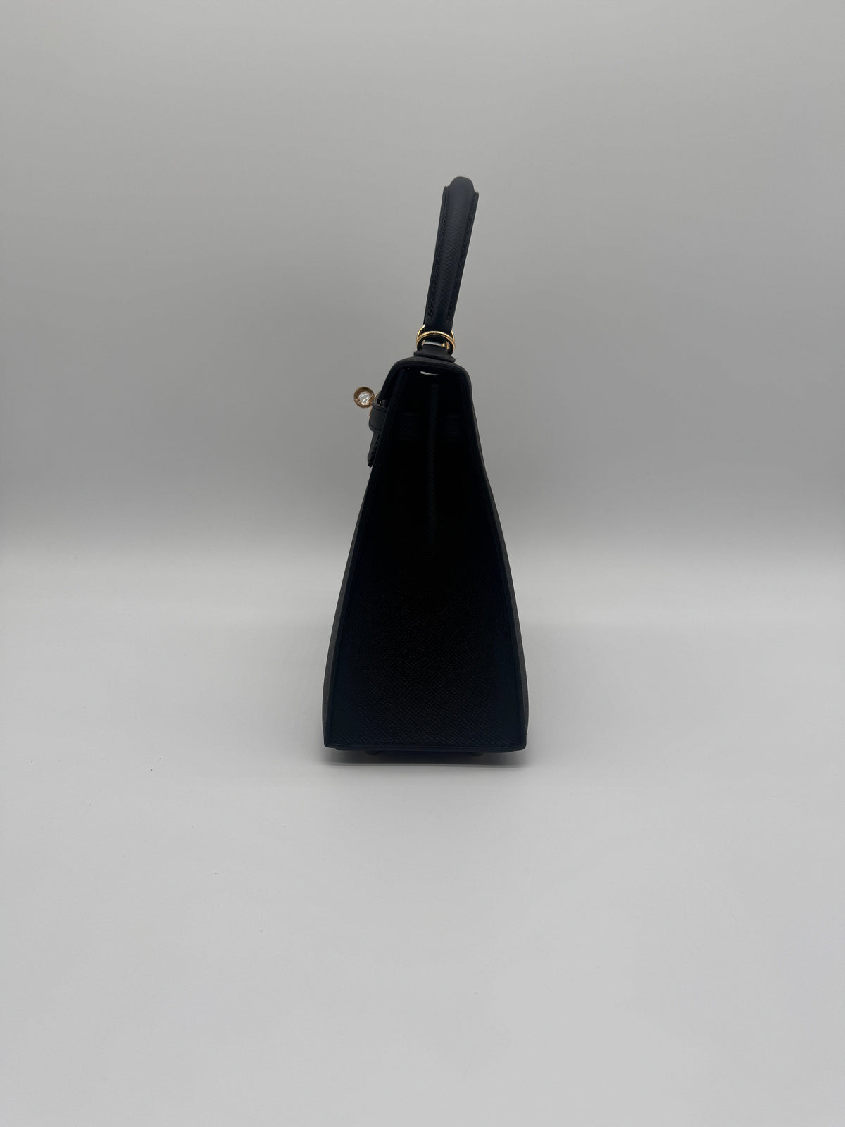 Prime Concierge Hermès Kelly 25 Black Epsom Gold Hardware