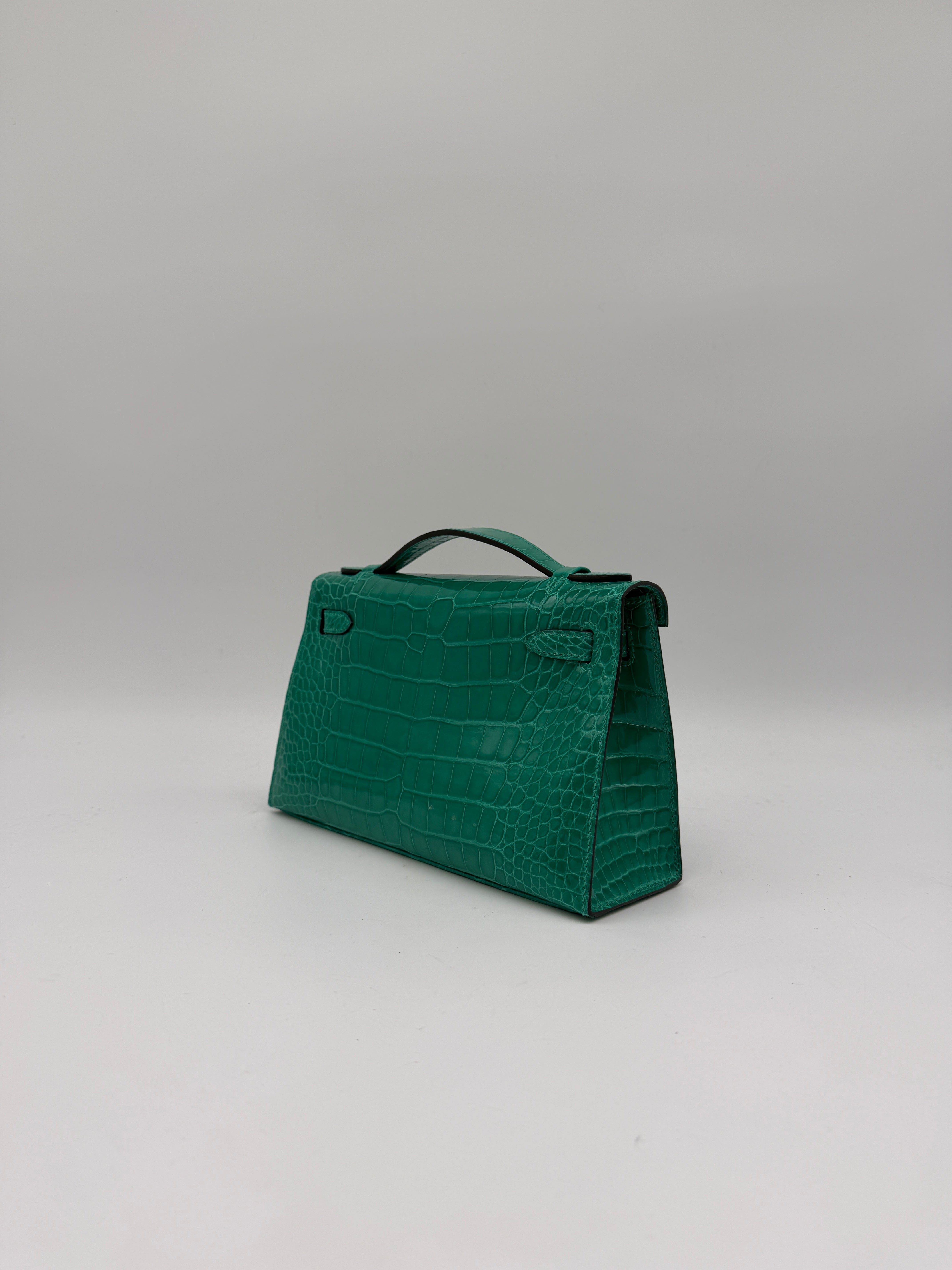 Prime Concierge Hermès Kelly Pochette Vert Jade Shiny Alligator Gold Hardware