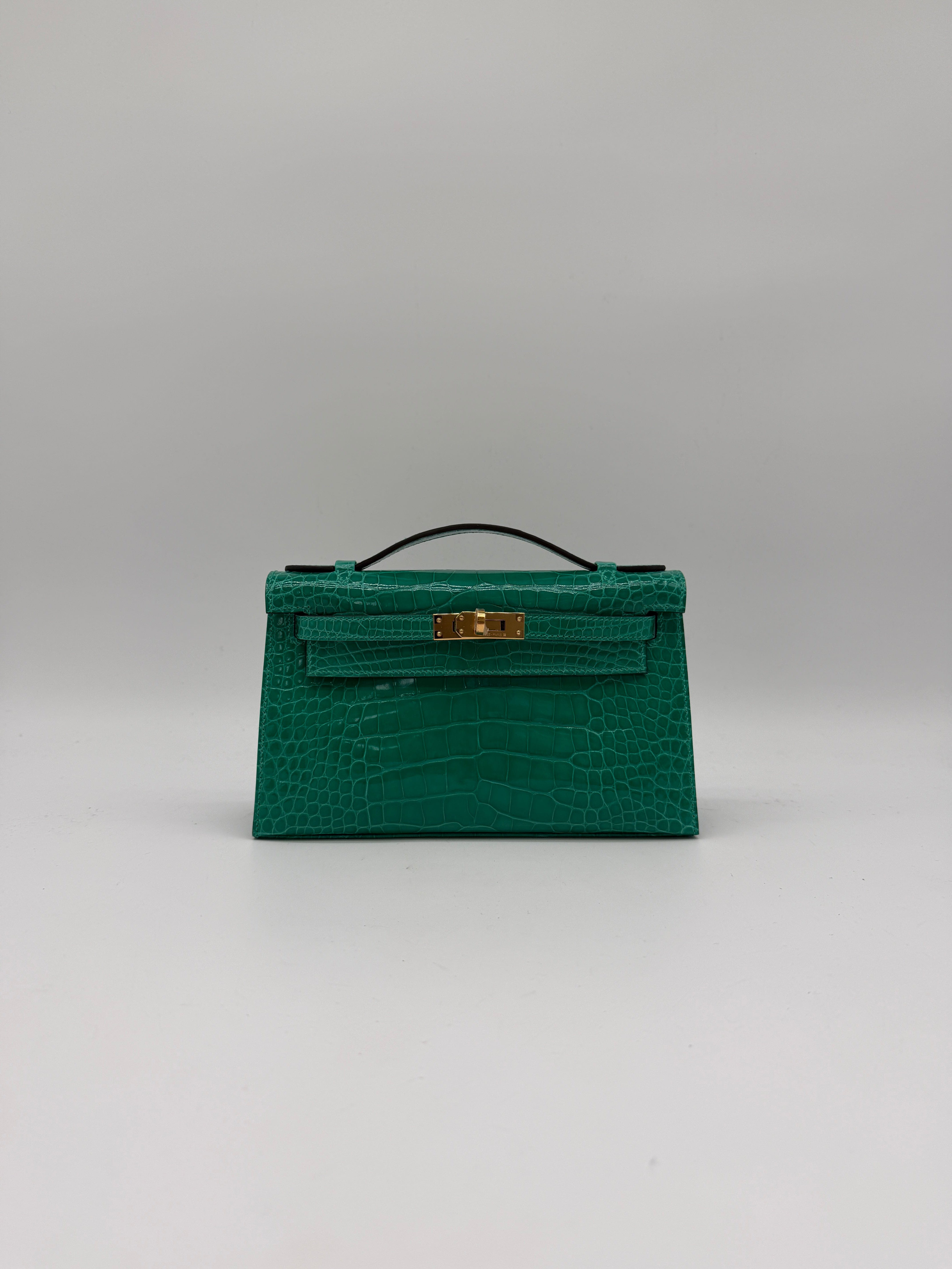 Prime Concierge Hermès Kelly Pochette Vert Jade Shiny Alligator Gold Hardware
