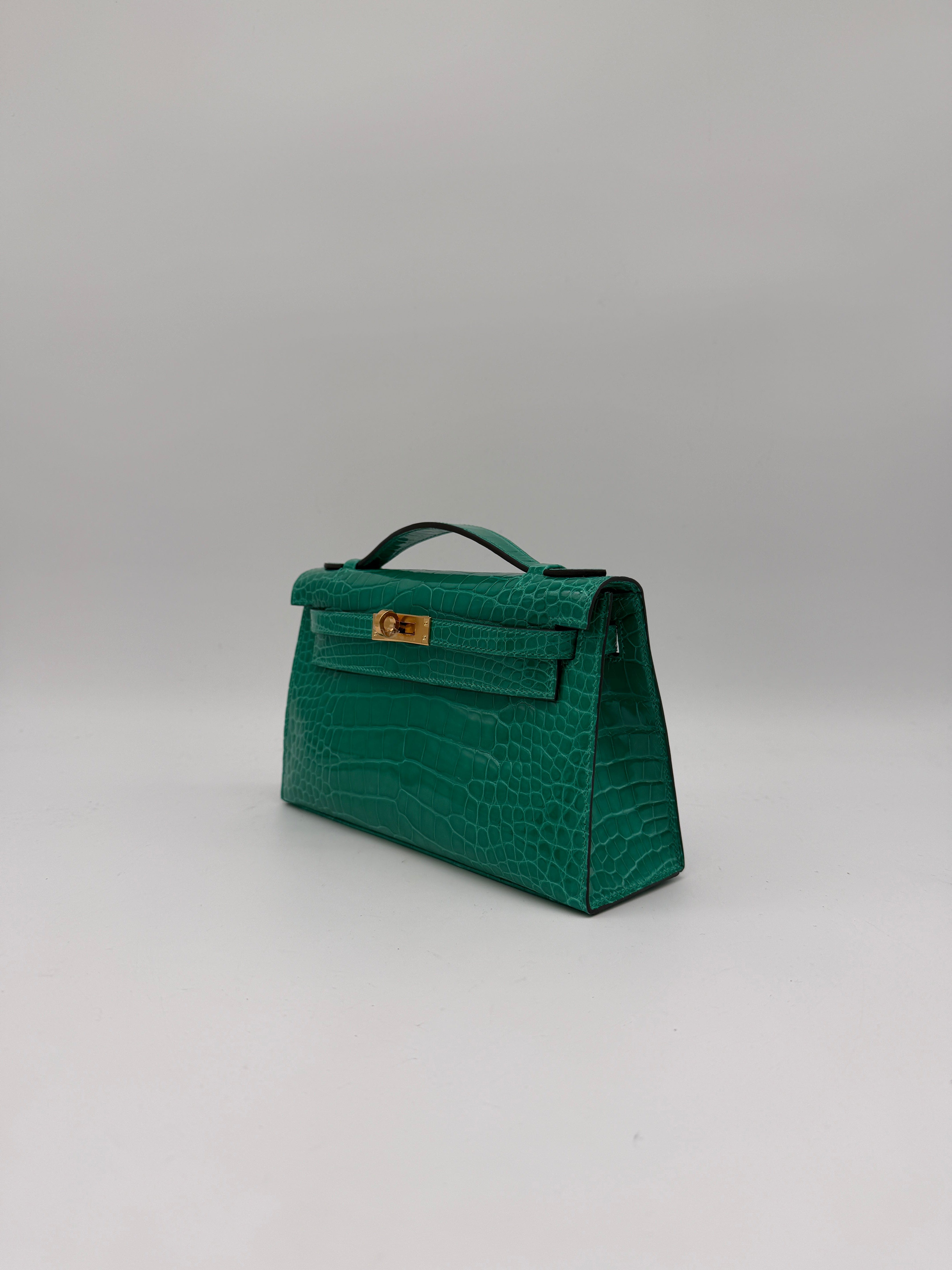 Prime Concierge Hermès Kelly Pochette Vert Jade Shiny Alligator Gold Hardware