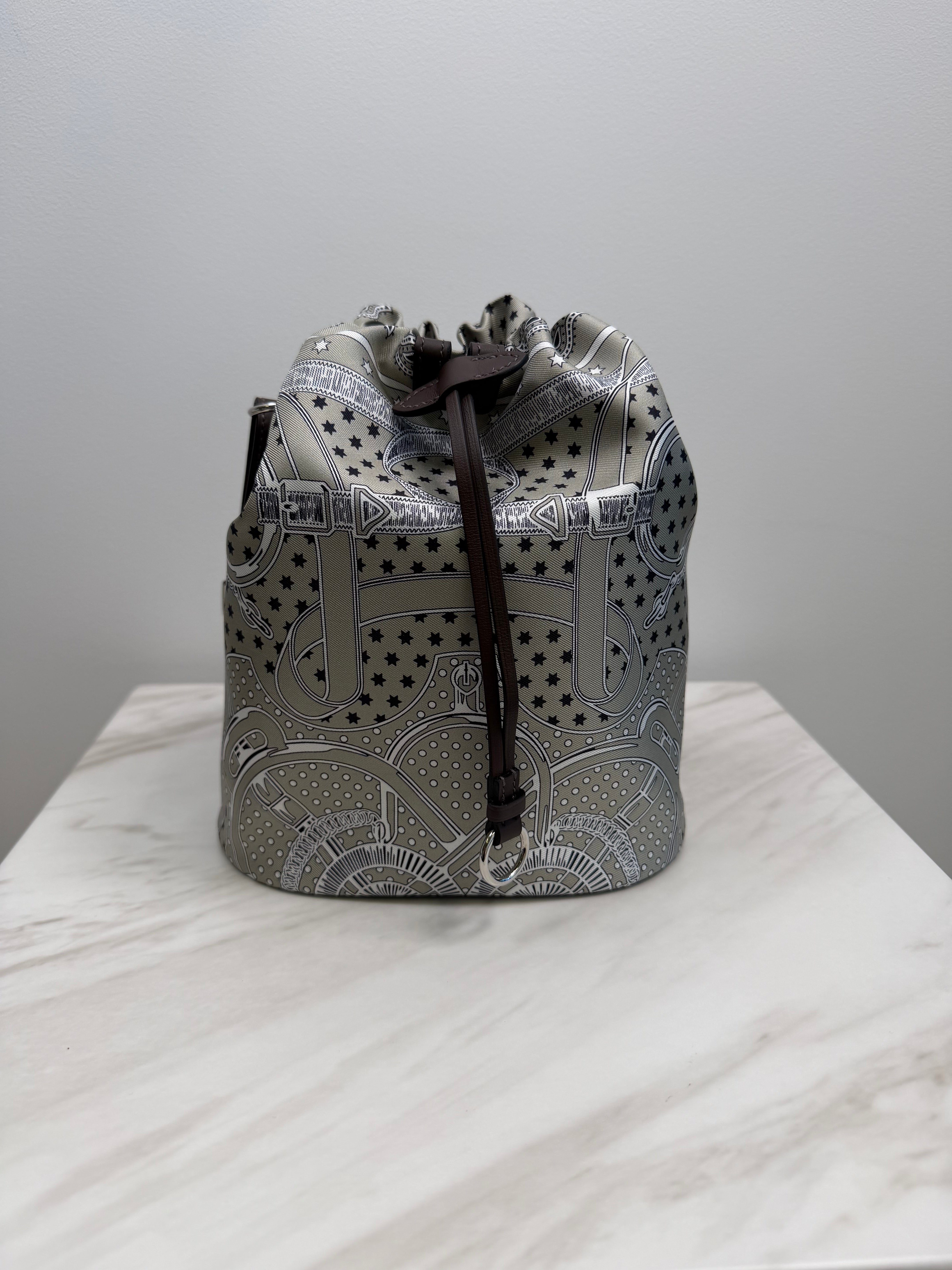 Prime Concierge Hermès Lassoie Hermès bag Silk/Swift Gris Perle/ Moka Palladium Hardware