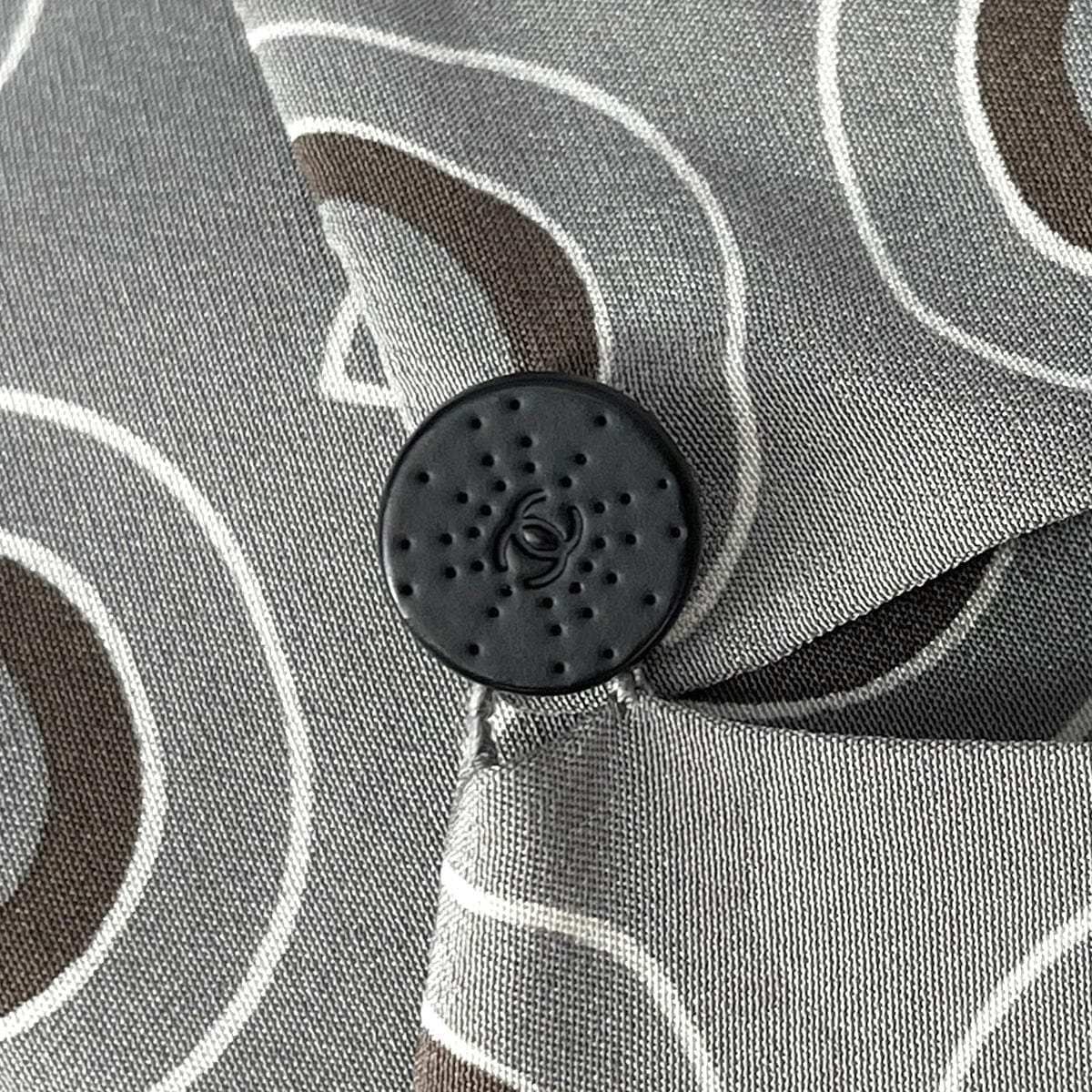 PURPOSE CHANEL COCO LOGO SLEEVELESS BLOUSE GRAY SILK 44 01A RTW 90288026