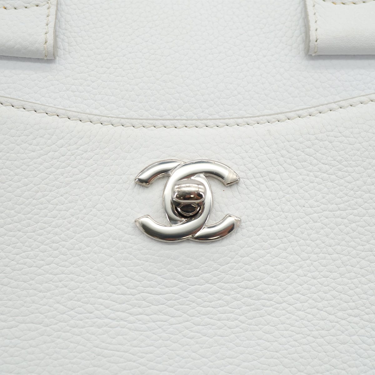 PURPOSE CHANEL NEO EXECUTIVE TOTE SHOULDER BAG WHITE LEATHER SILVER HARDWARE 90327109