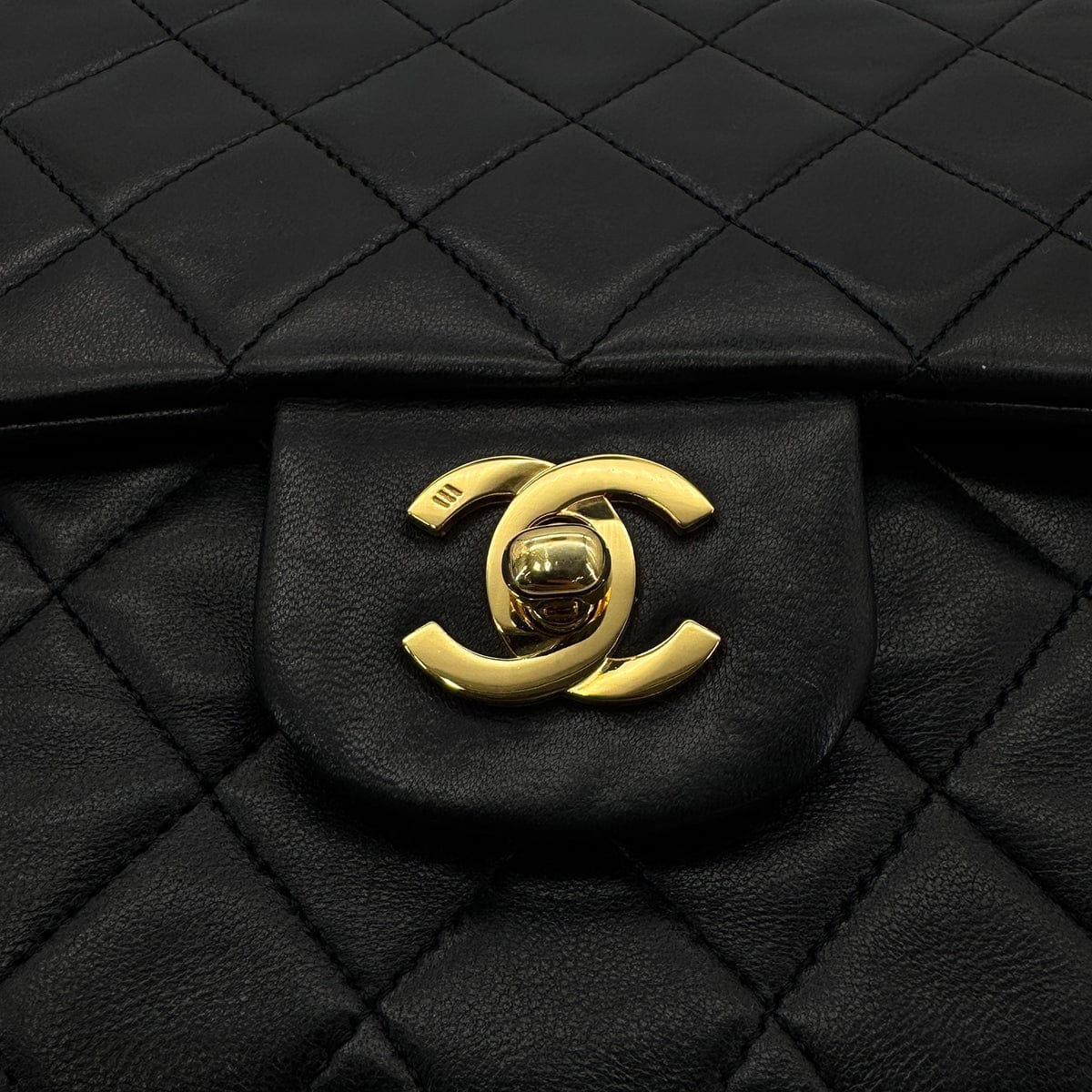 PURPOSE CHANEL VINTAGE CLASSIC FLAP MEDIUM CHAIN SHOULDER BAG BLACK LAMB SKIN 90305121