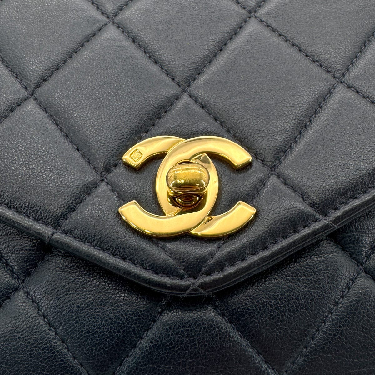 PURPOSE CHANEL VINTAGE MATELASSE CHAIN SHOULDER BAG NAVY LAMB SKIN 90269101