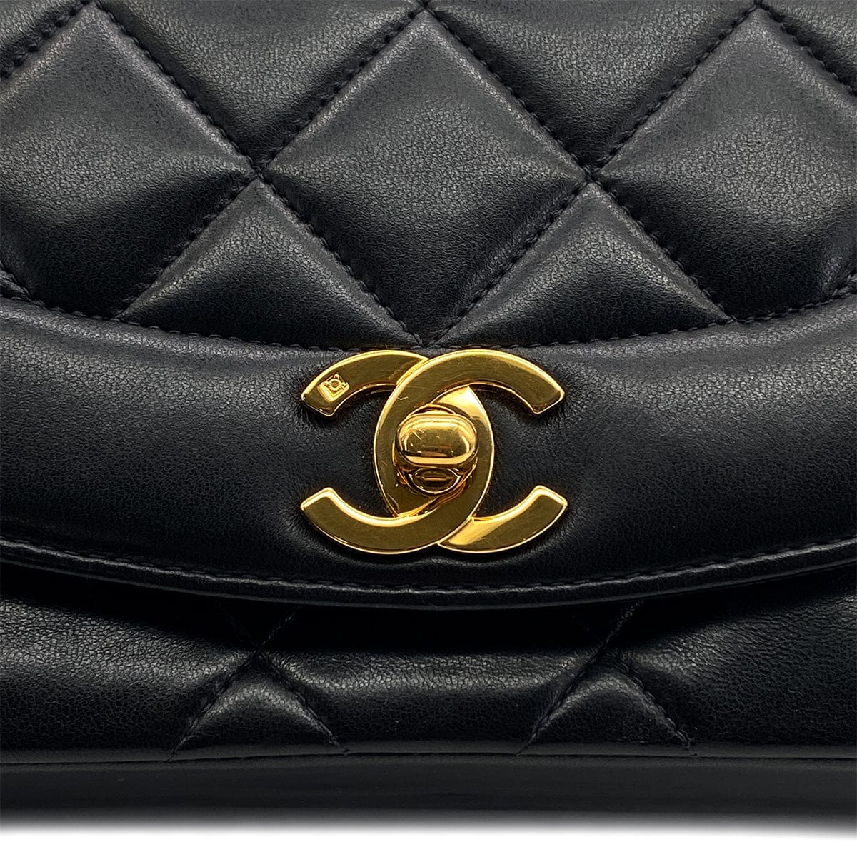 PURPOSE VINTAGE CHANEL DIANA SMALL CHAIN SHOULDER BAG BLACK LAMB SKIN GOLD HARDWARE 90324829