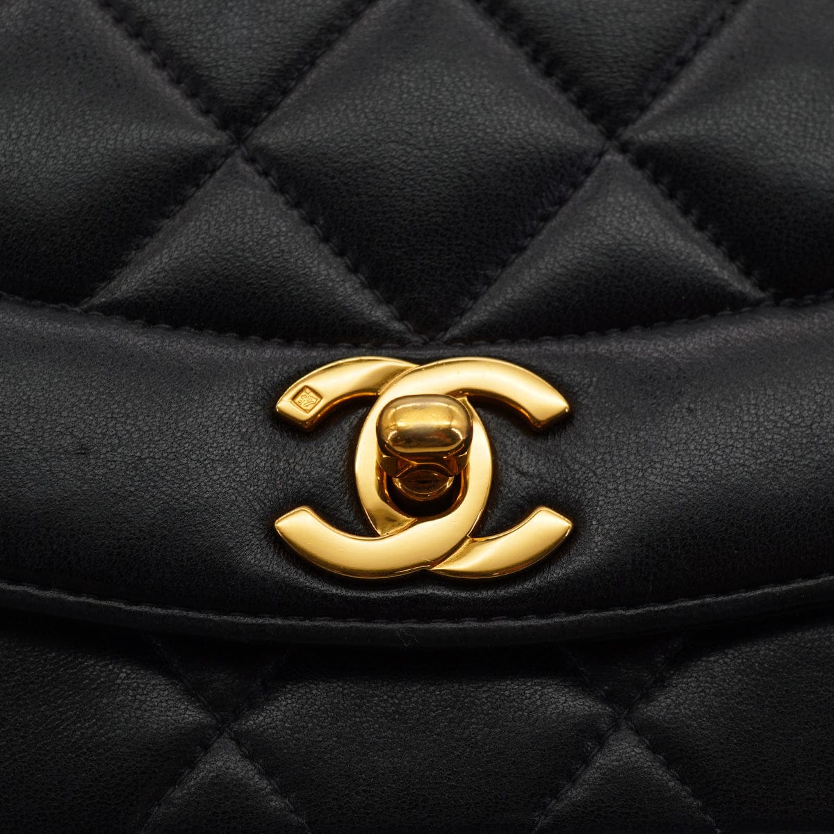 PURPOSE VINTAGE CHANEL DIANA SMALL CHAIN SHOULDER BAG BLACK LAMB SKIN GOLD HARDWARE 90327385