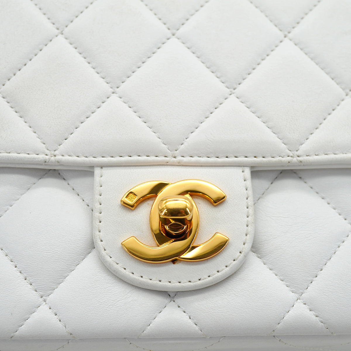 PURPOSE VINTAGE CHANEL MATELASSE BIG COCO CHAIN HAND BAG WHITE LAMB SKIN GOLD HARDWARE 90327091