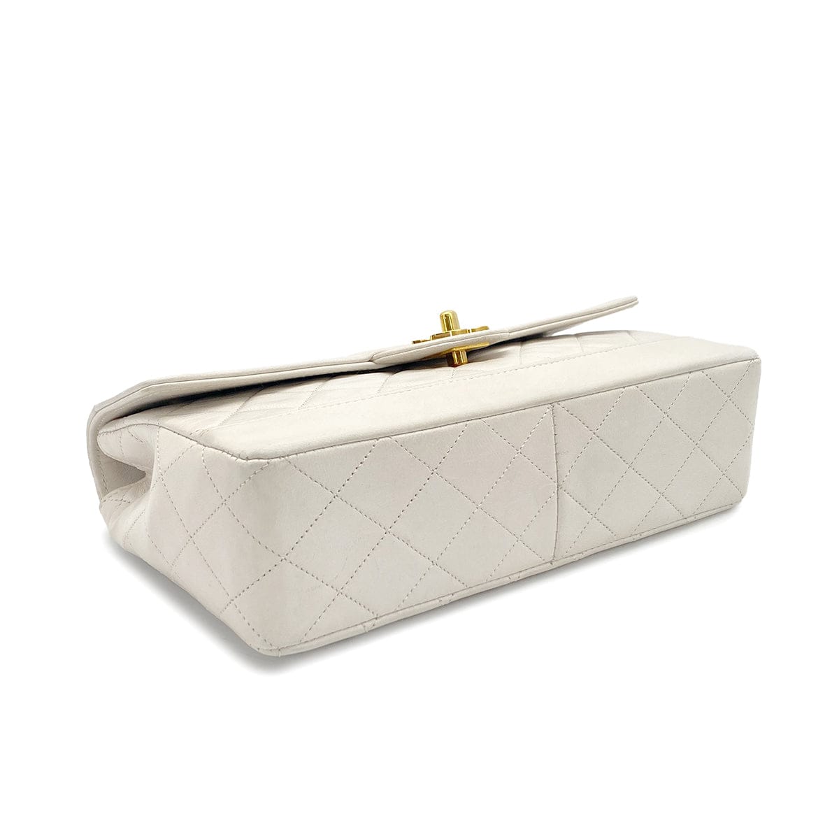 PURPOSE VINTAGE CHANEL MATELASSE CHAIN SHOULDER BAG WHITE LAMB SKIN GOLD HARDWARE 90324753