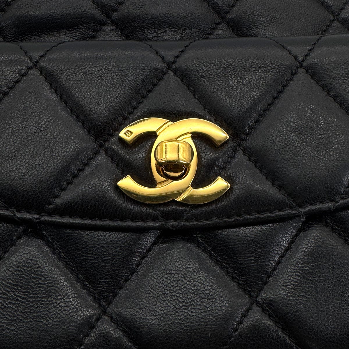 PURPOSE VINTAGE CHANEL MATELASSE MINI CHAIN SHOULDER BAG BLACK LAMB SKIN GOLD HARDWARE 90322925