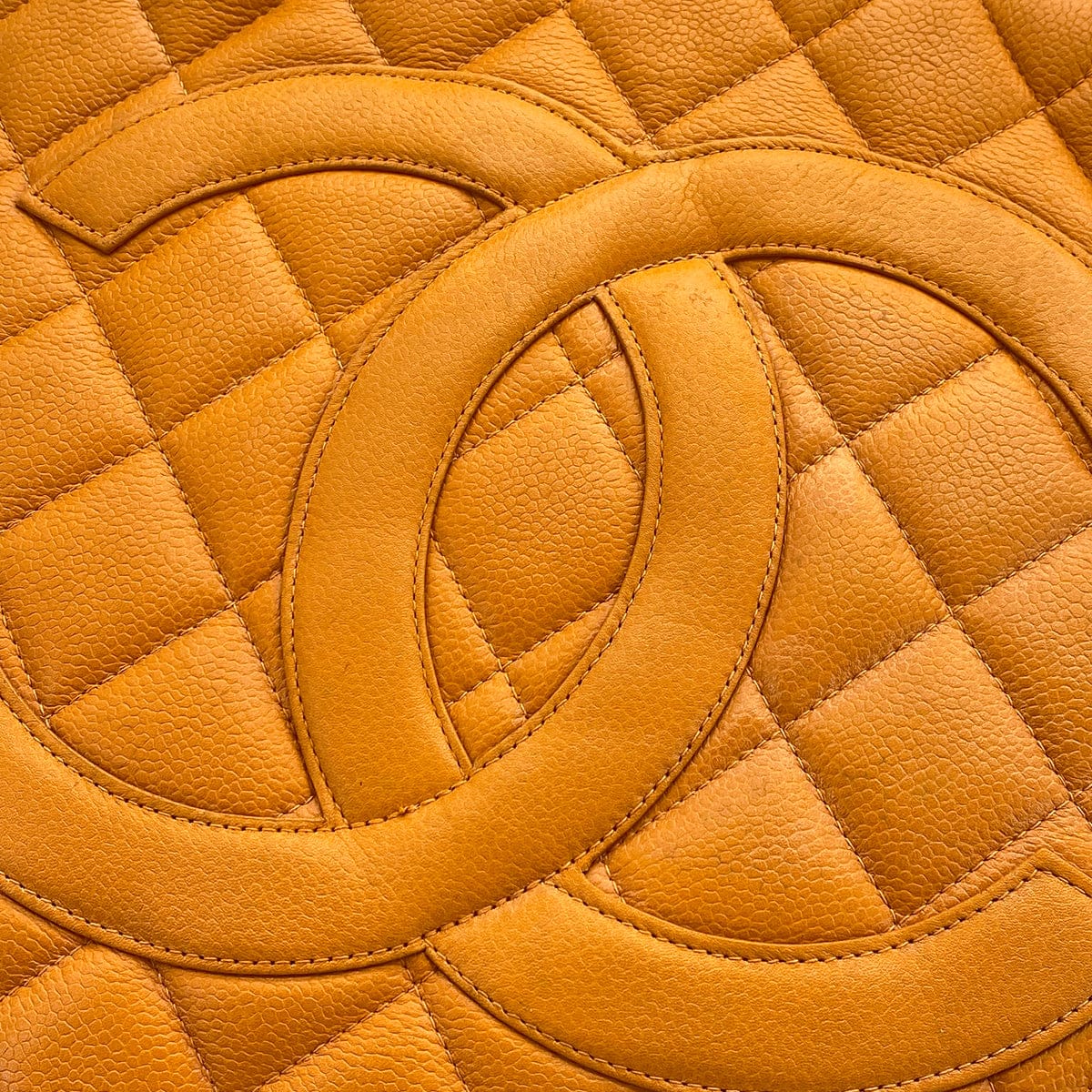 PURPOSE VINTAGE CHANEL MEDALLION MATELLASSE TOTE BAG ORANGE CAVIAR SKIN GOLD HARDWARE 90321626