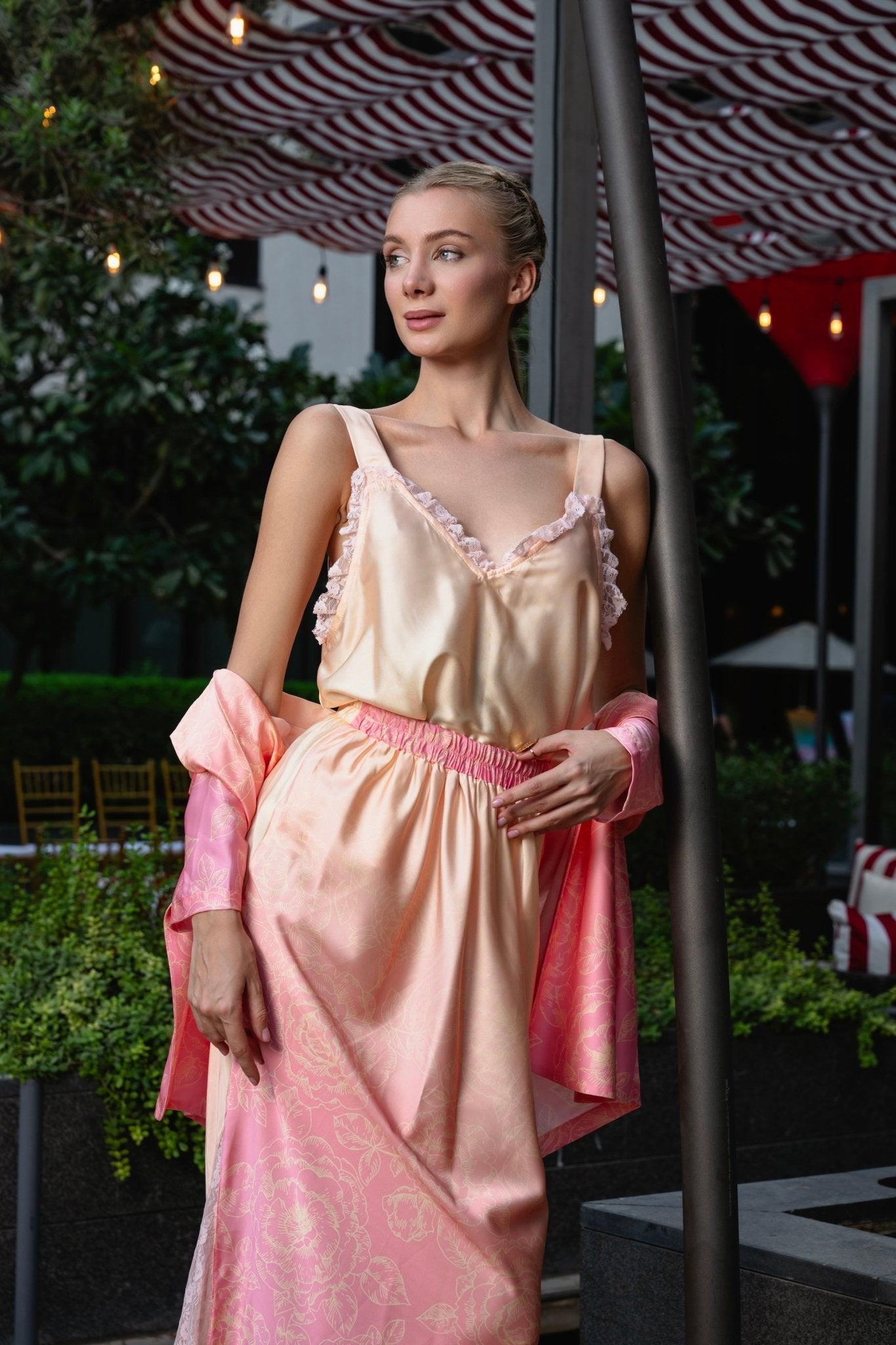 V Top Roses Gradient Lace |بلوزة Top V - Maison Clad