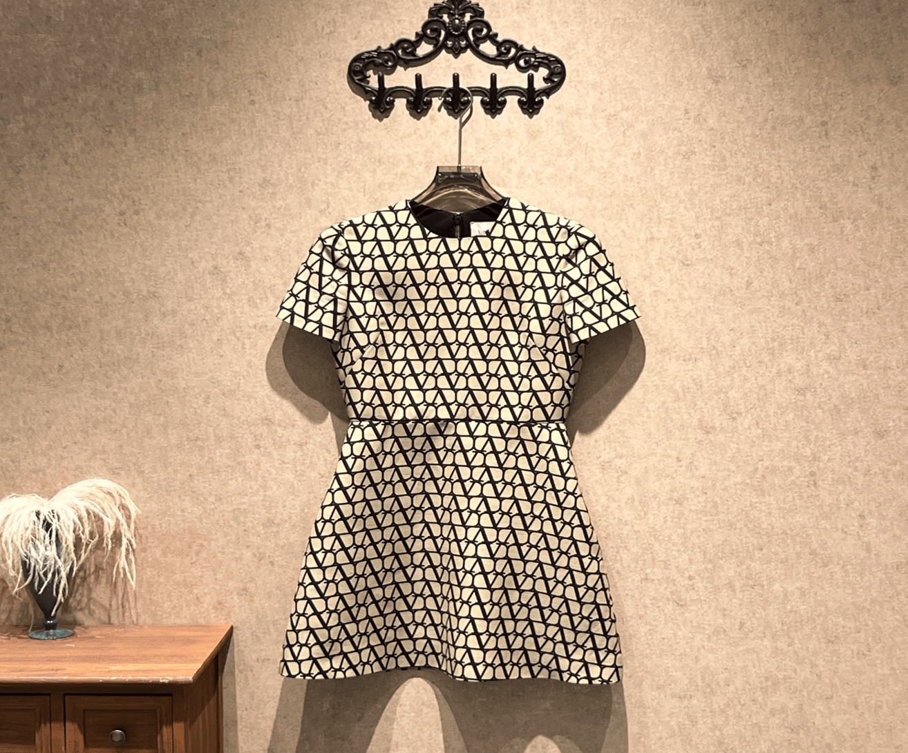 Valentino Valentino color-blocked monogram V-sign dress / size 38 / 99% new, no washing label / 42273 SGC42273
