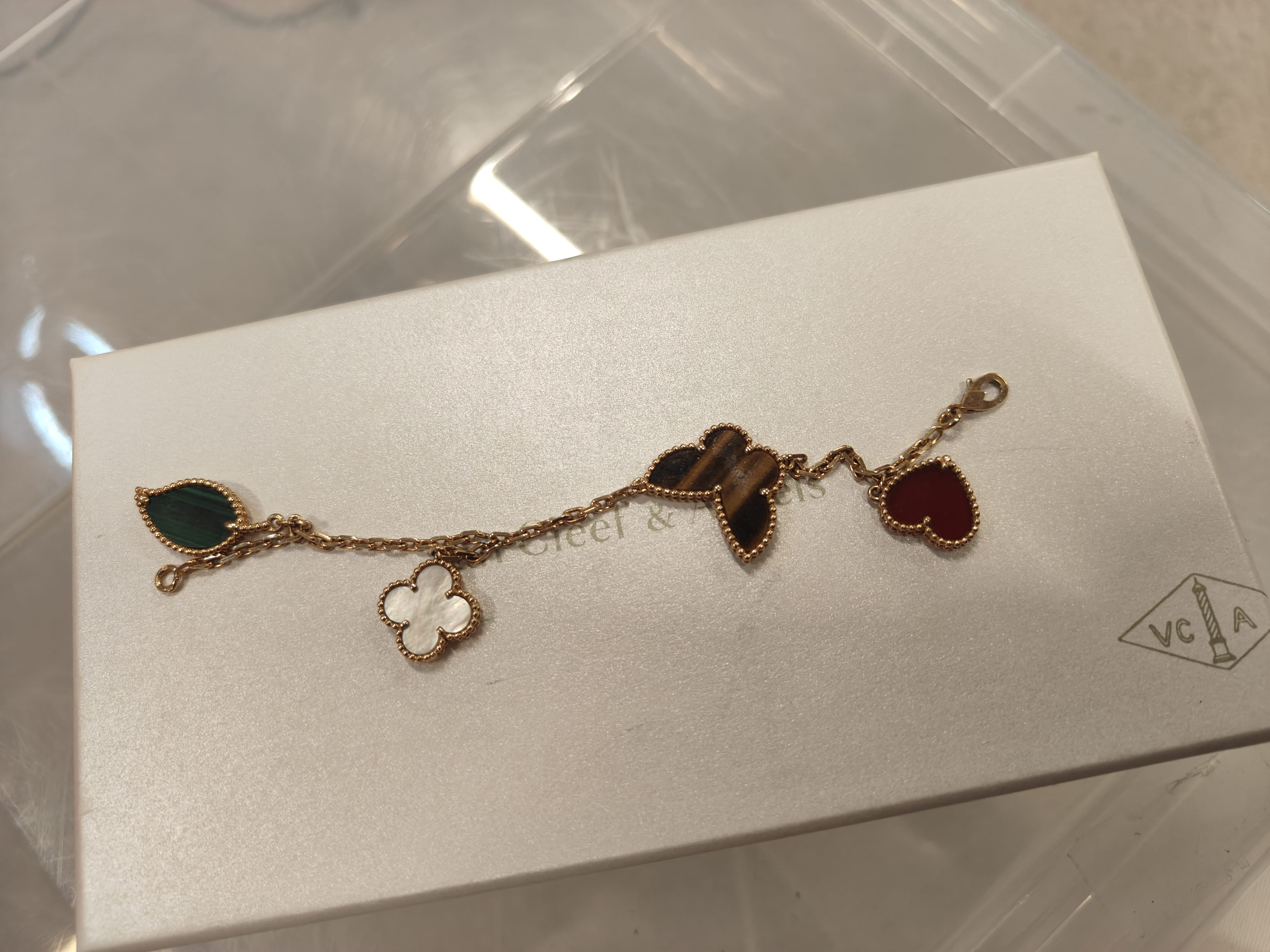 Van Cleef and Arpels Van cleef and Arpels lucky charms
bracelet with pouch AGC3564