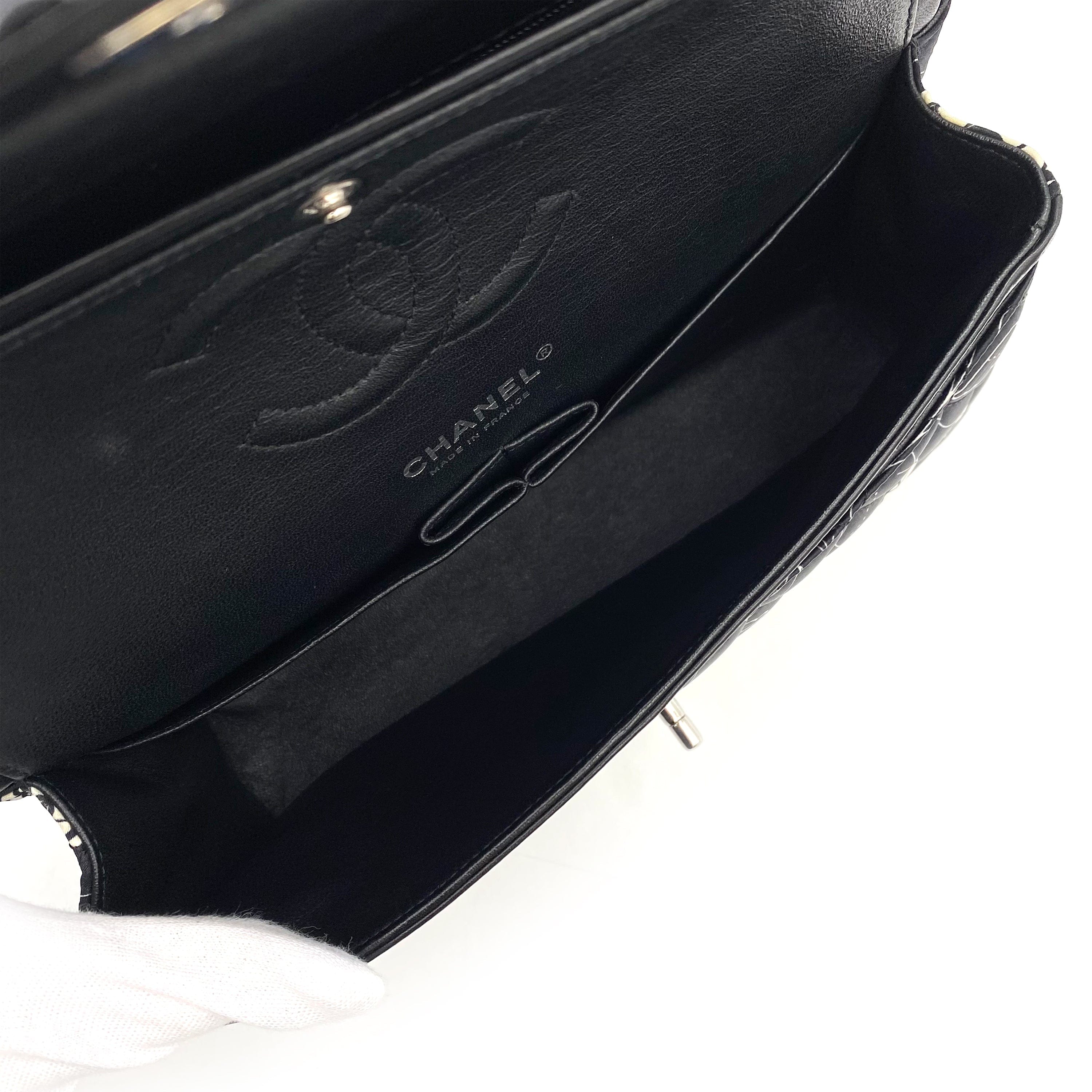 VINTAGE LOVER PURPOSE CHANEL AIRLINE CLASSIC FLAP MEDIUM CHAIN SHOULDER BAG BLACK WHITE SATIN 90237321